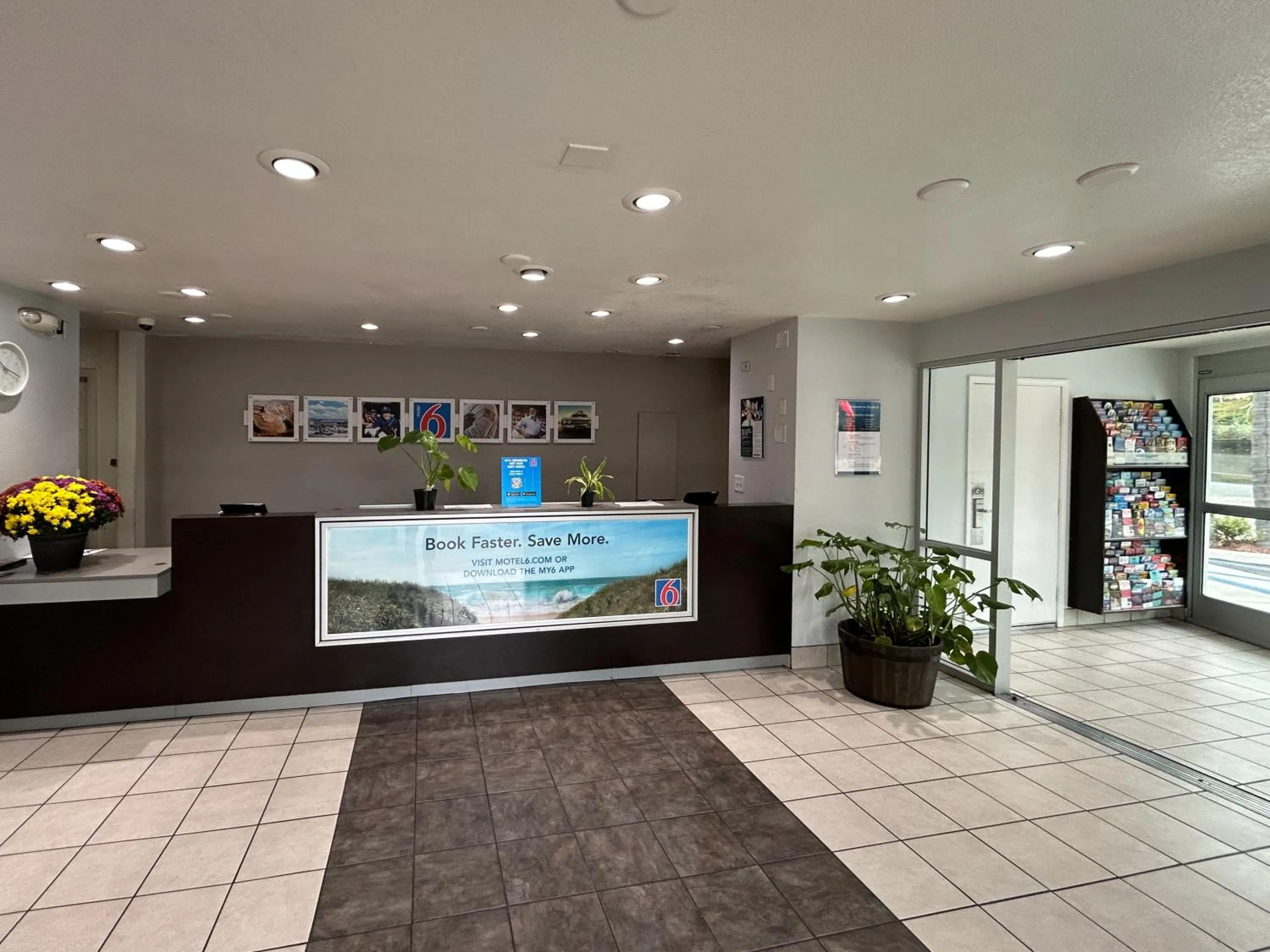 Lobby or reception in Studio 6 San Diego, CA Hotel Circle Mission Valley