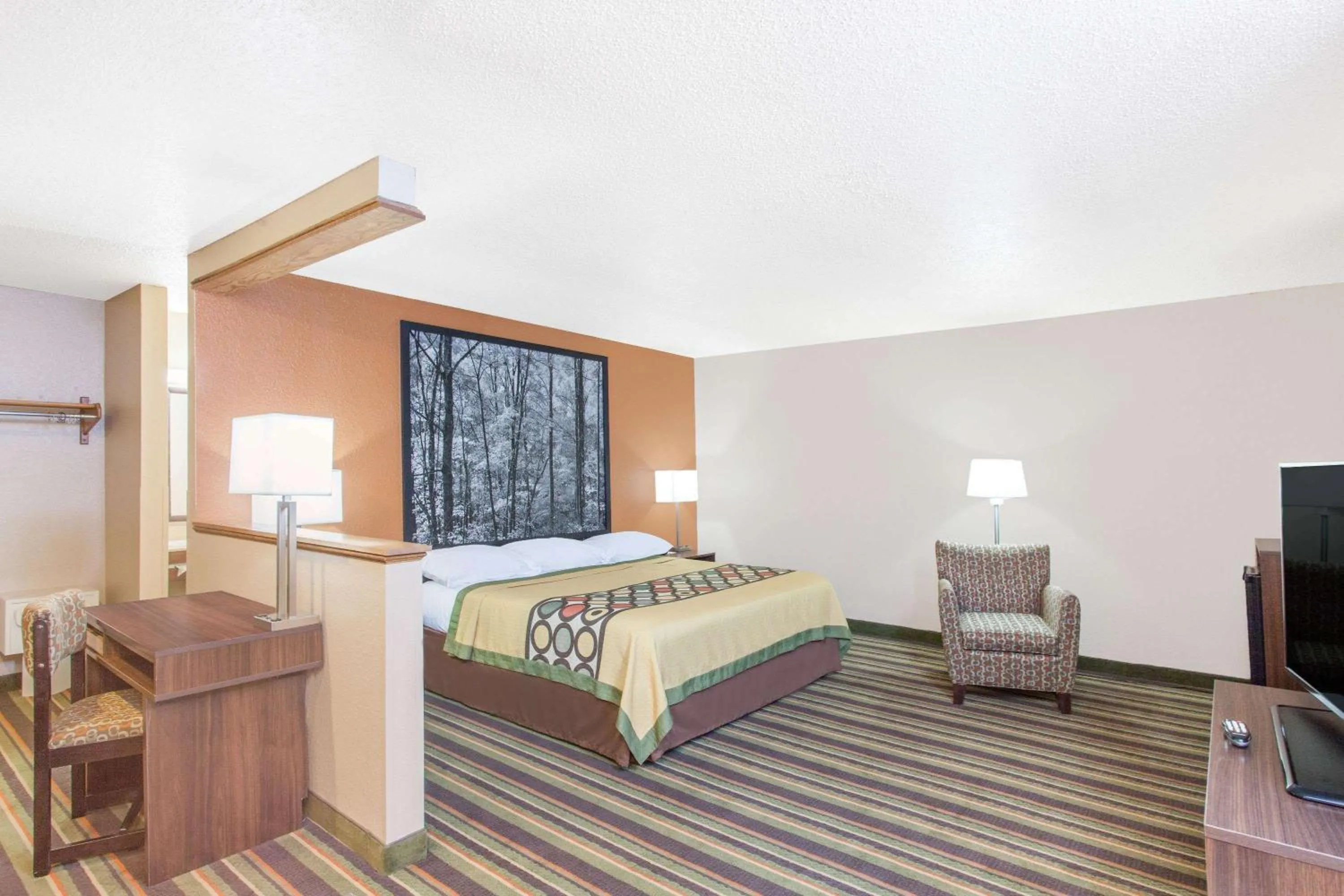 Photo of the whole room, Bed in Super 8 by Wyndham Norton VA