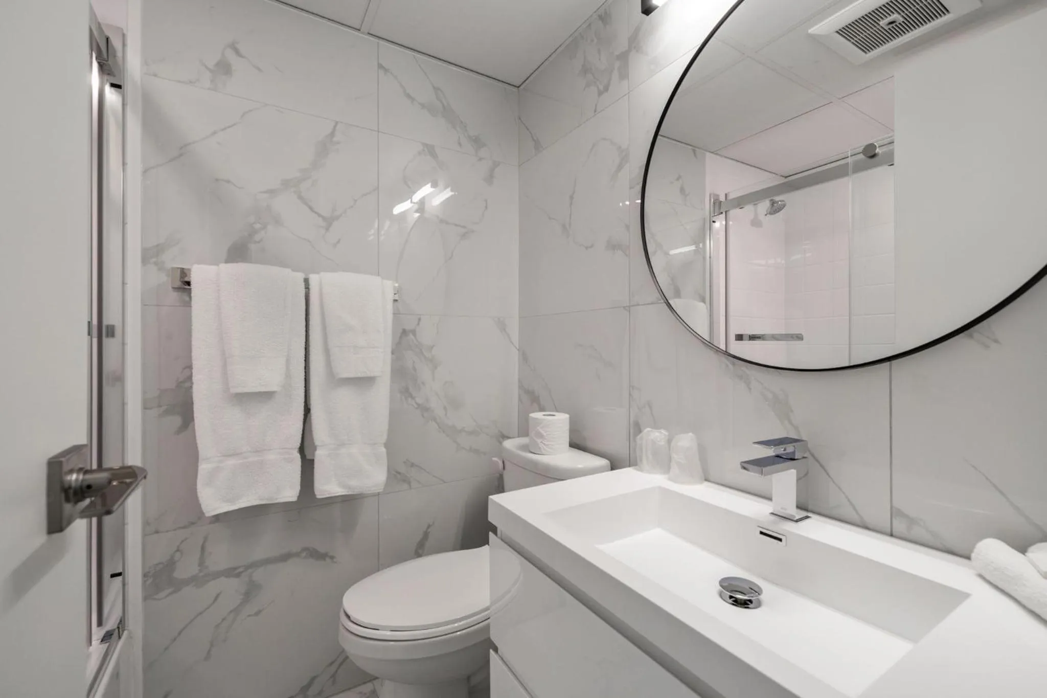 Deluxe Queen Room with Two Queen Beds in DEV Hotel and Conference Centre