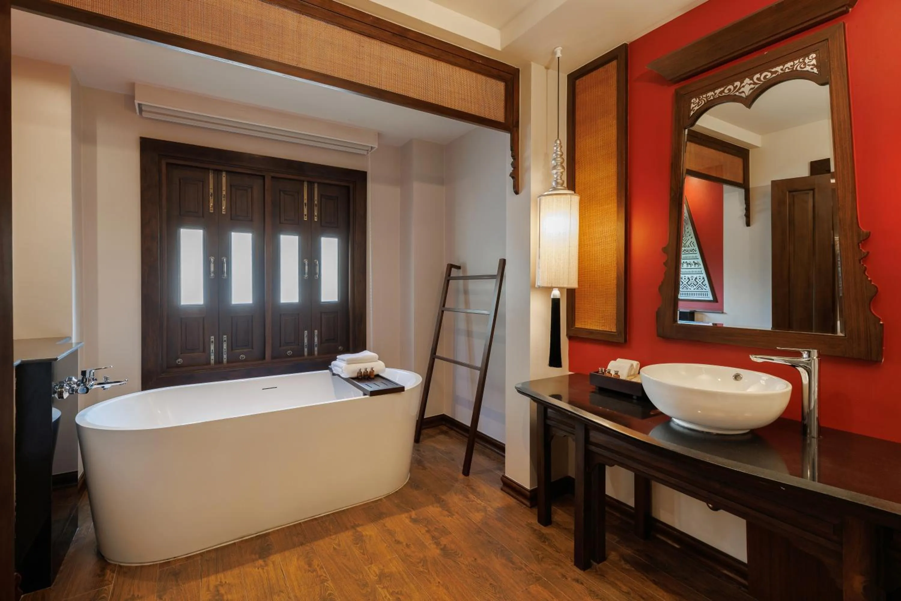 Bathroom, Bed in Akira Thaphae Hotel
