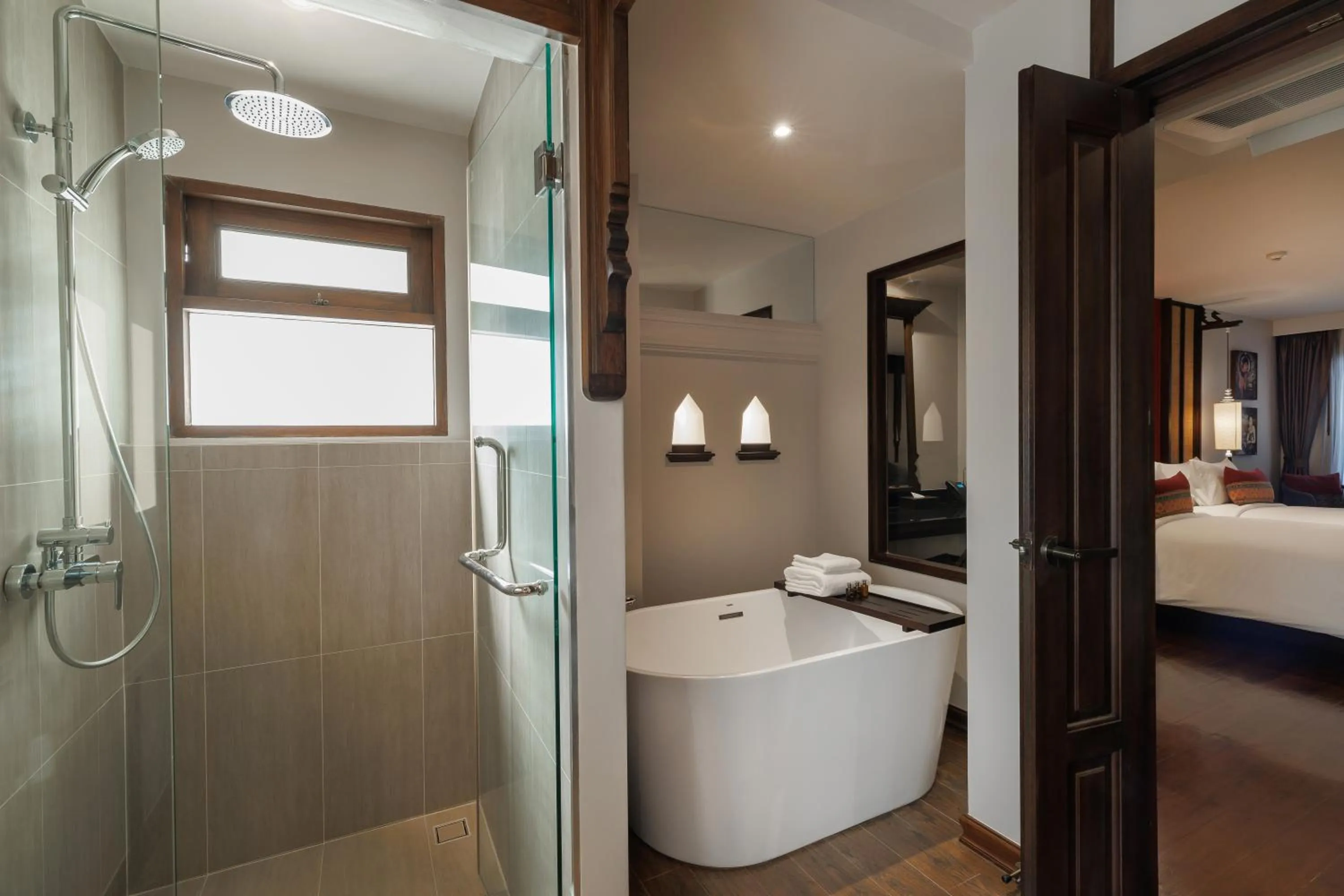 Bathroom, Bed in Akira Thaphae Hotel