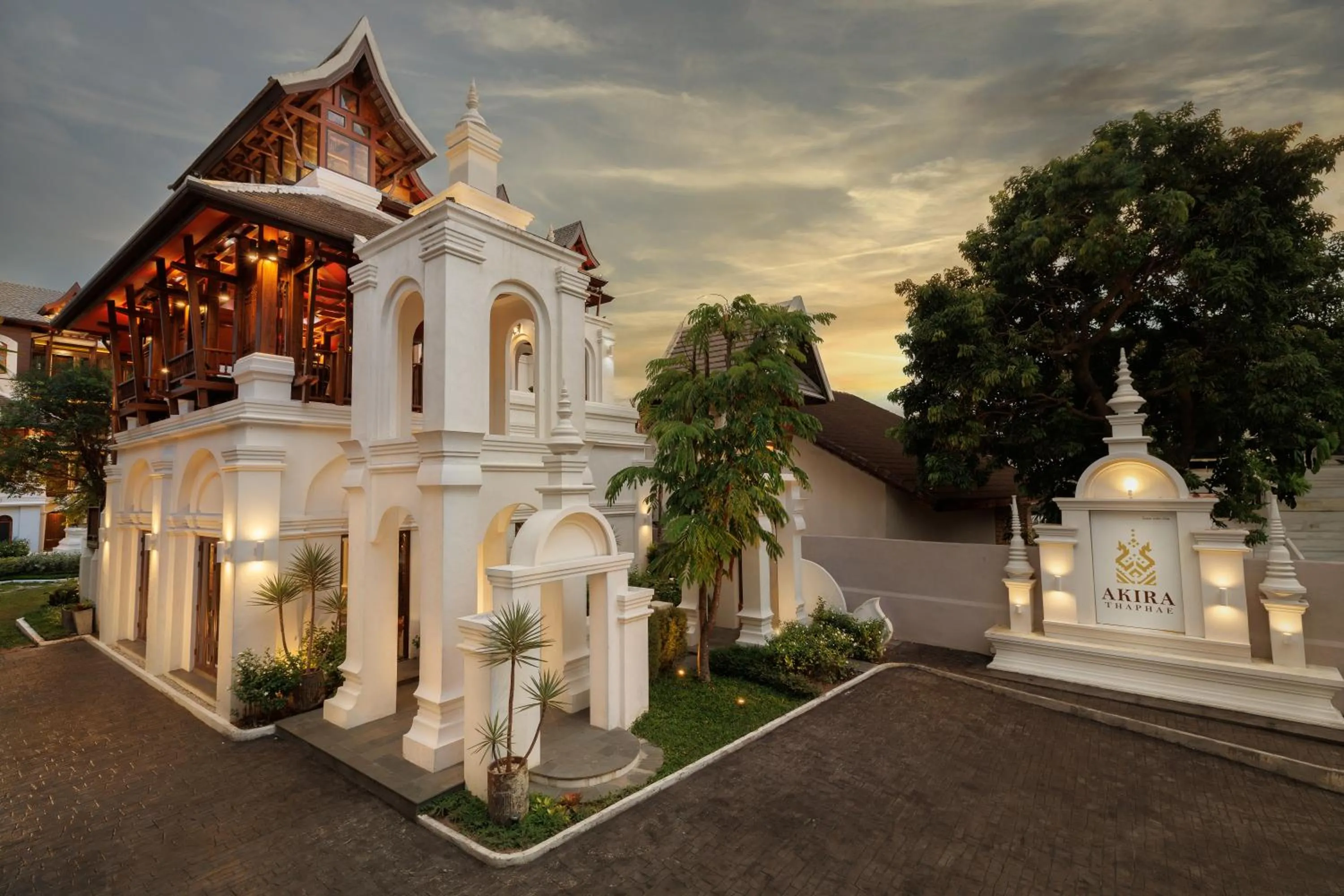 Property building in Akira Thaphae Hotel