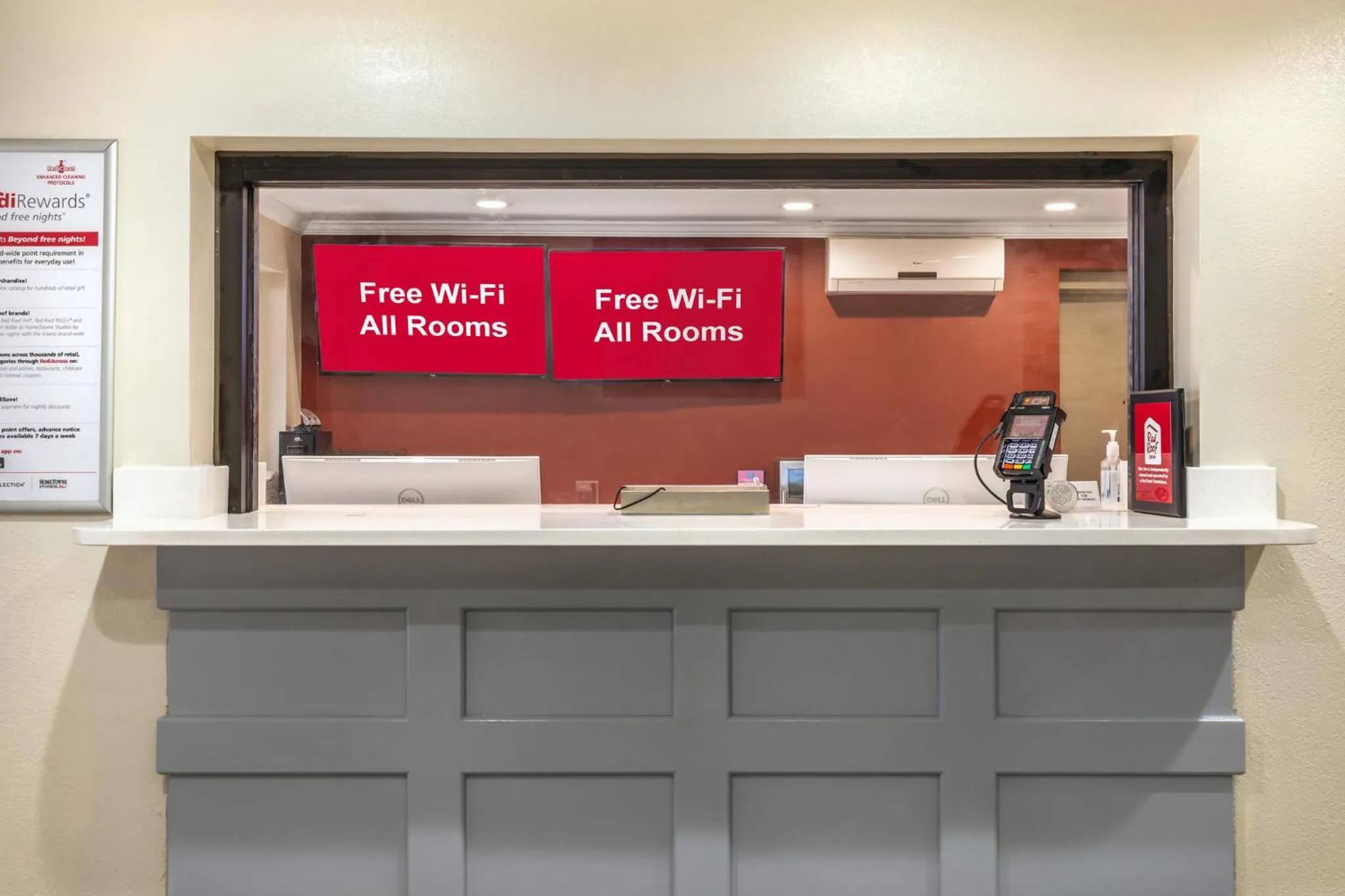 Lobby or reception in Red Roof Inn Raleigh Northeast - Downtown