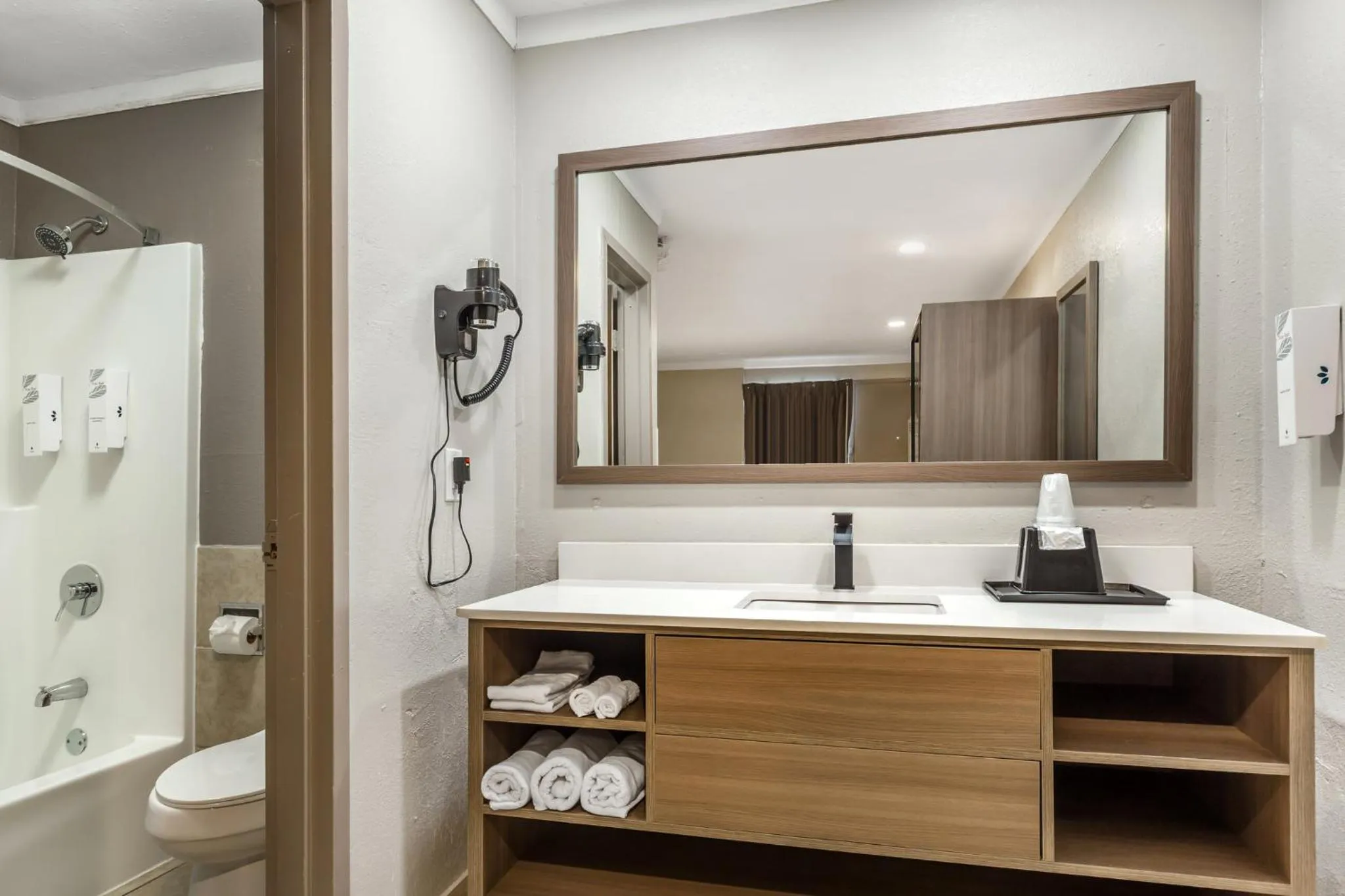 Bathroom in Red Roof Inn Raleigh Northeast - Downtown