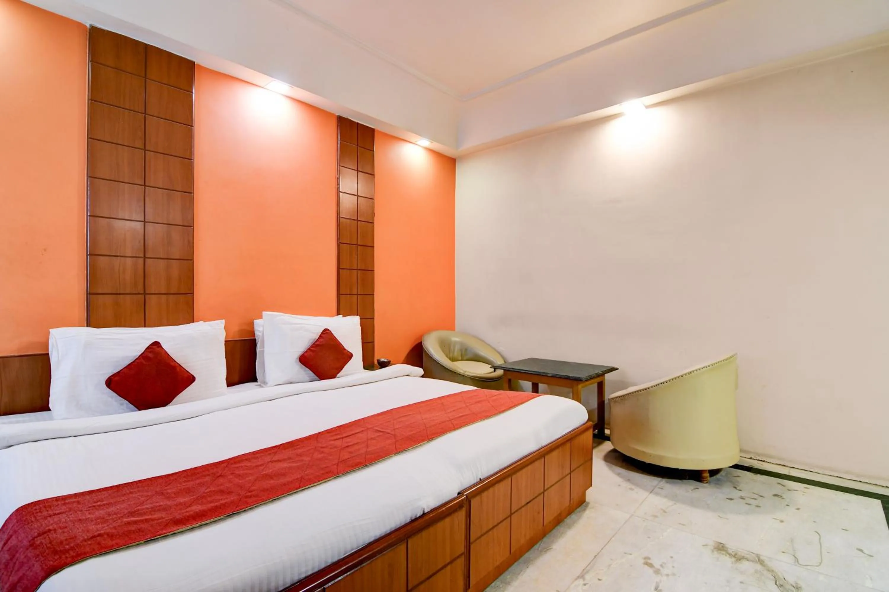 Bedroom in Hotel King's Crown