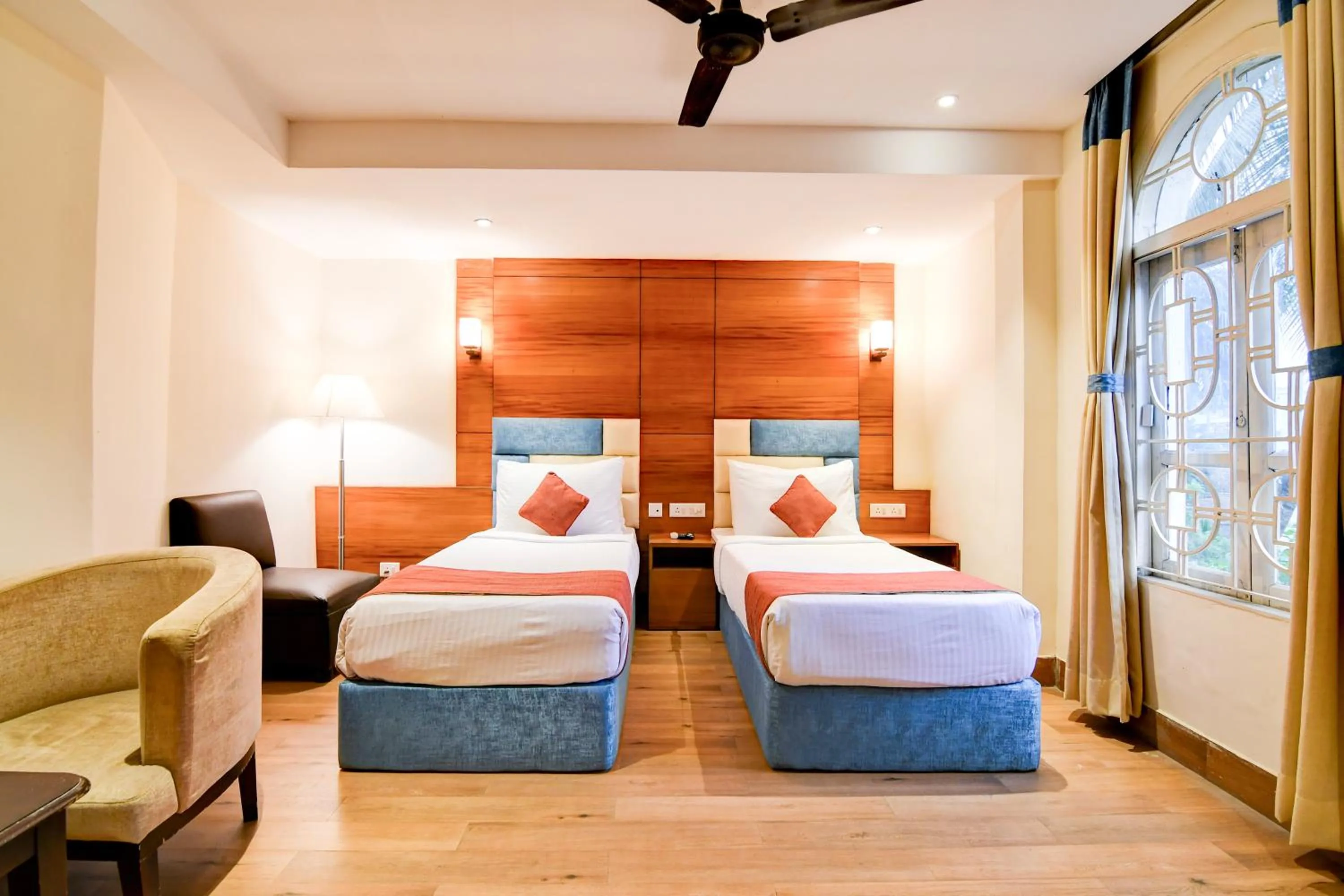 Photo of the whole room in Hotel King's Crown