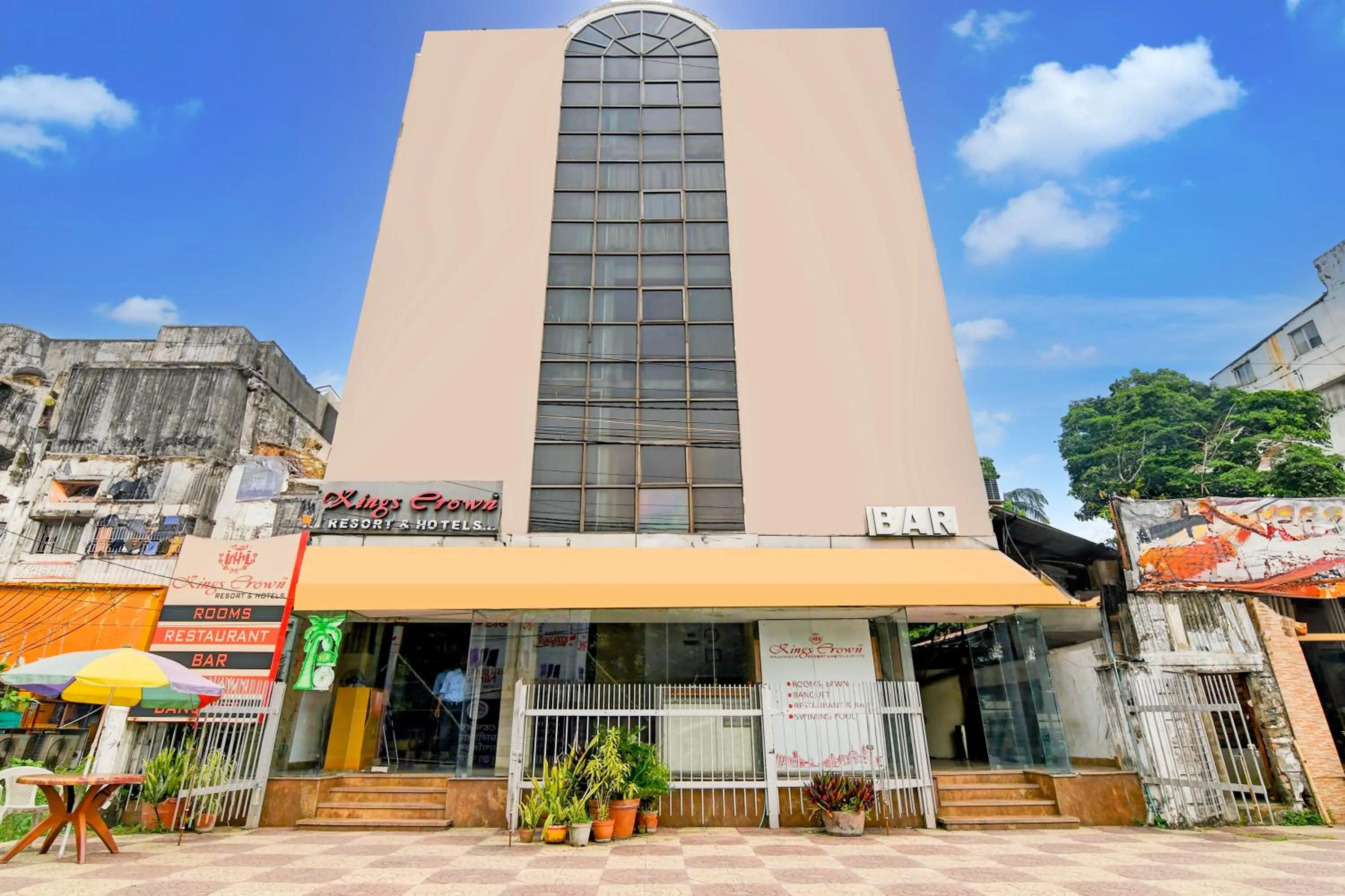 Facade/entrance in Hotel King's Crown