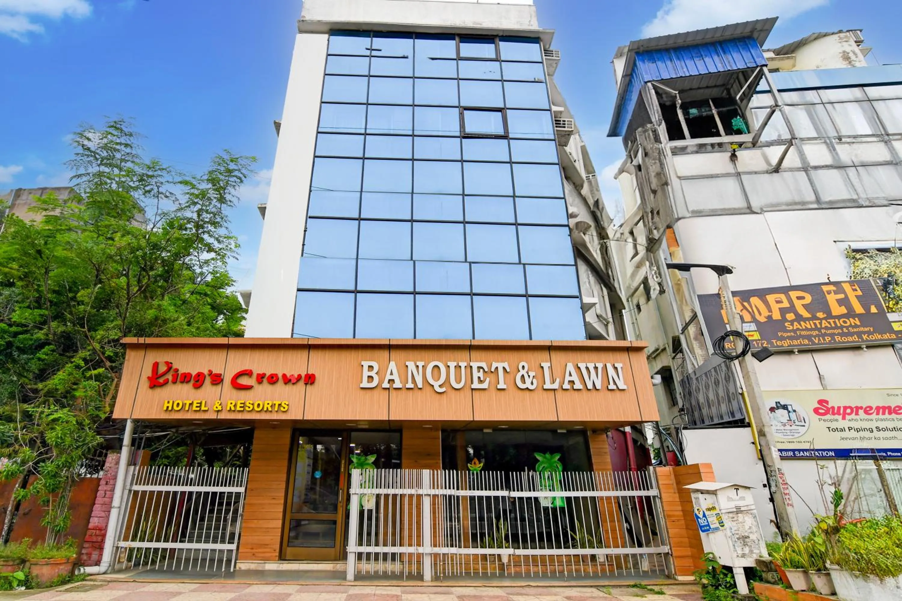 Facade/entrance in Hotel King's Crown