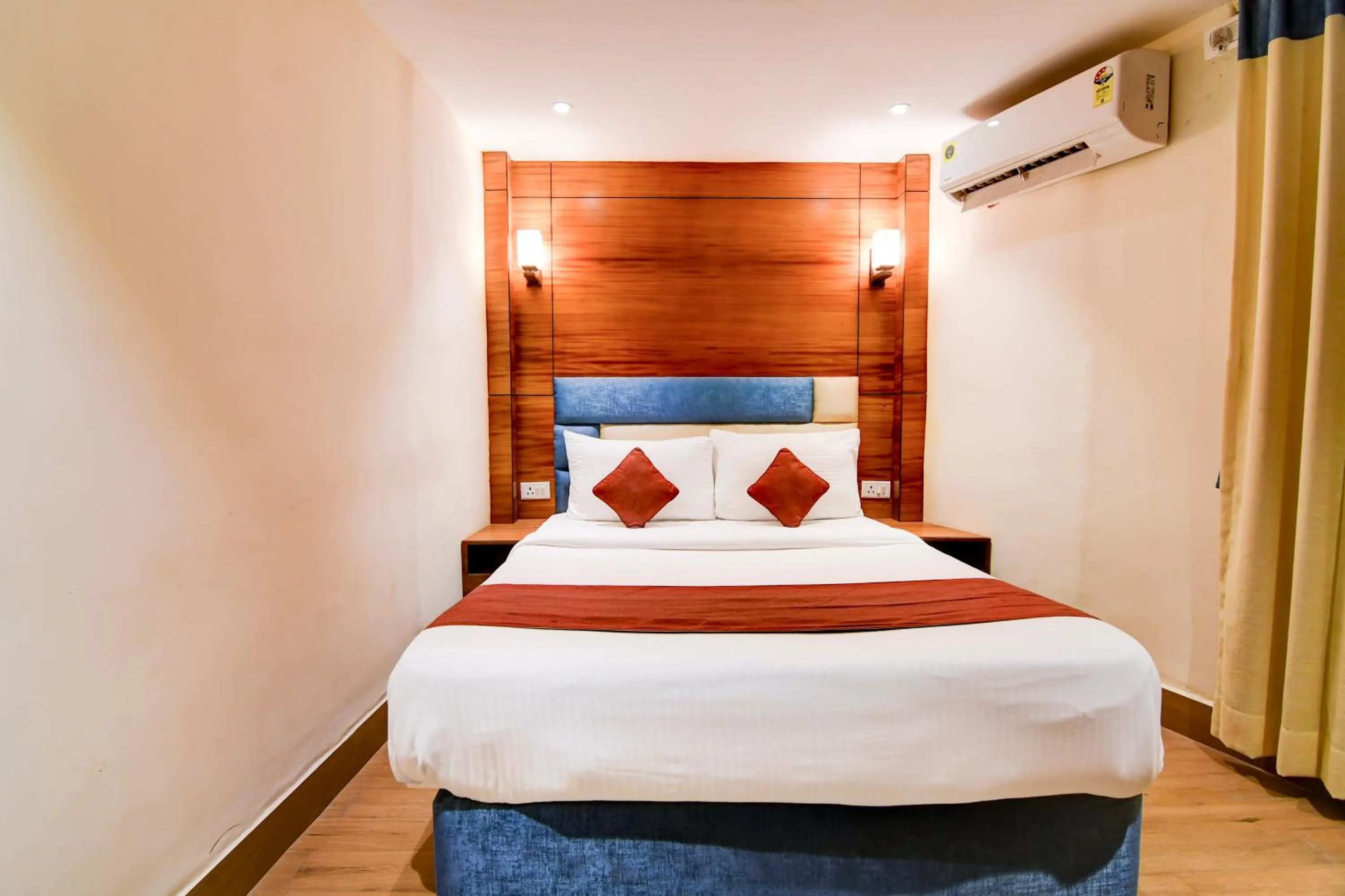 Bed in Hotel King's Crown