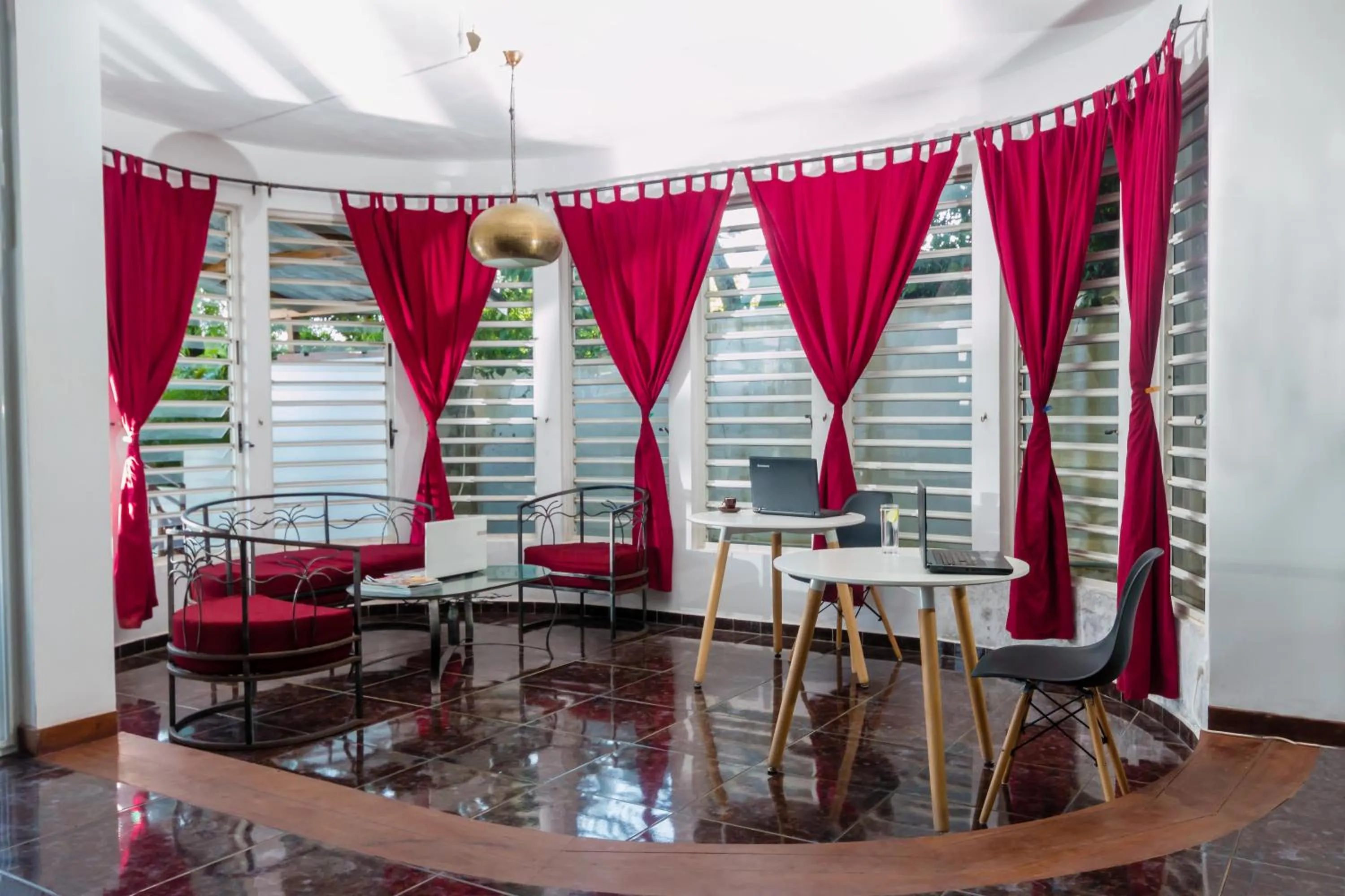 Business facilities in Hôtel Villa Les Orchidées