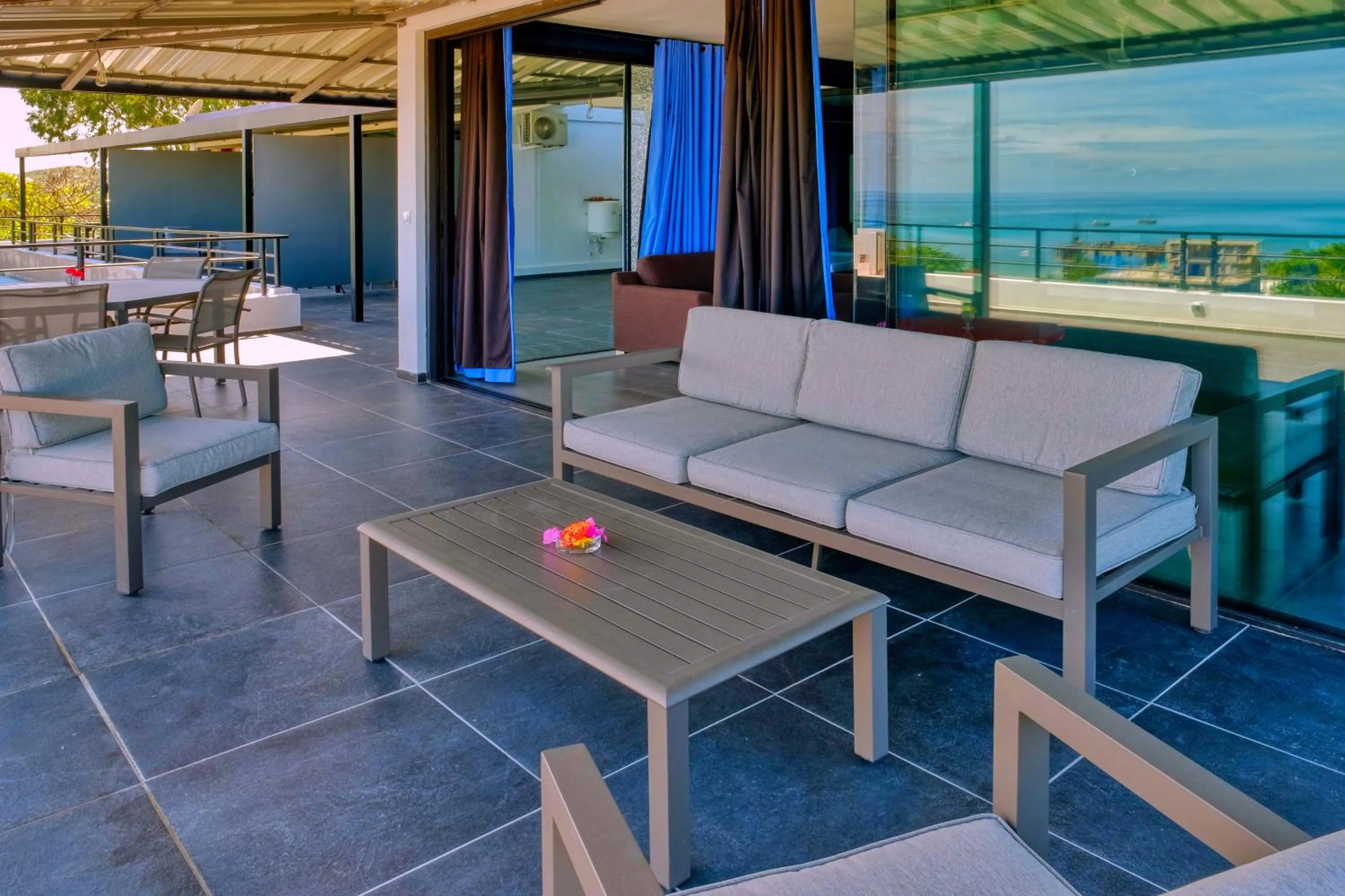 Patio in Hôtel Villa Les Orchidées