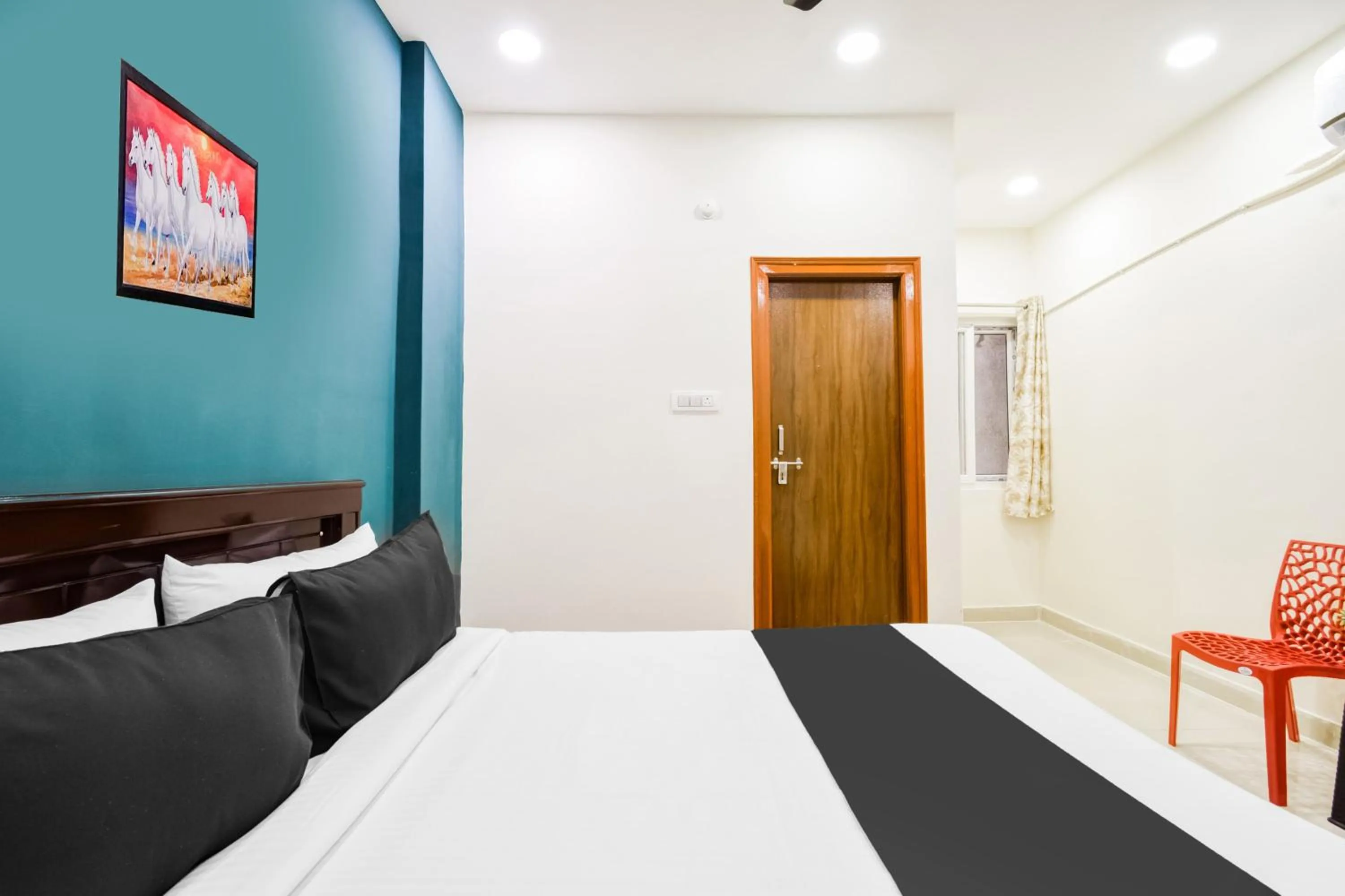 Bedroom, Bed in Hotel O by OYO Royal Stay Luxury Rooms
