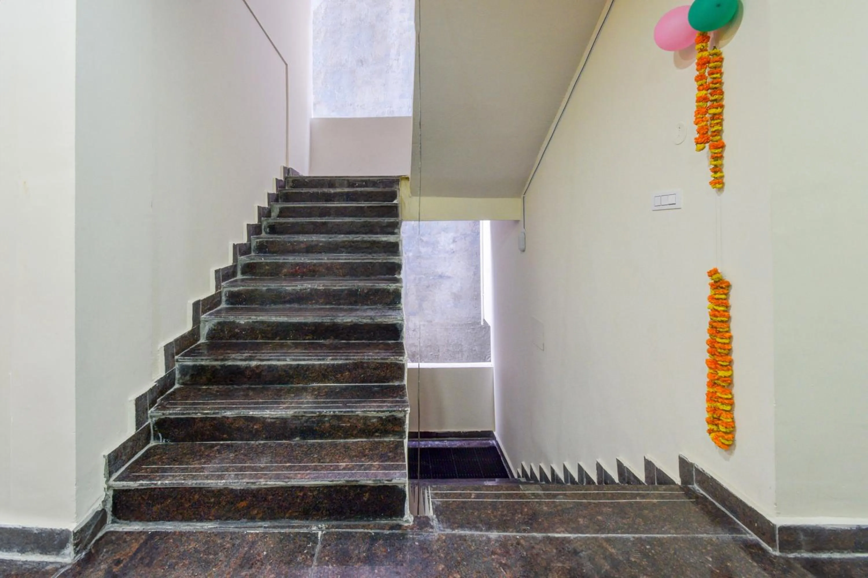 Lobby or reception in Hotel O by OYO Royal Stay Luxury Rooms