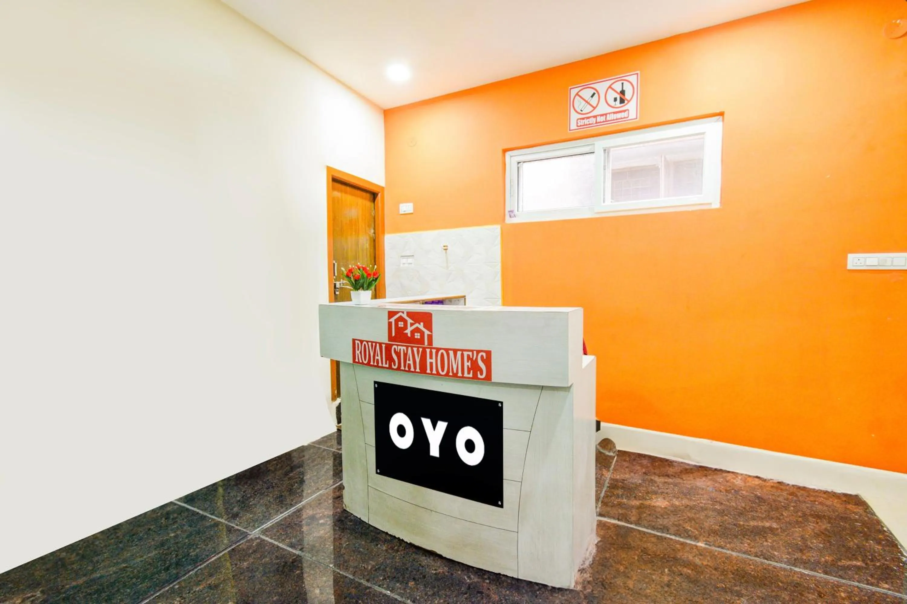 Lobby or reception in Hotel O by OYO Royal Stay Luxury Rooms