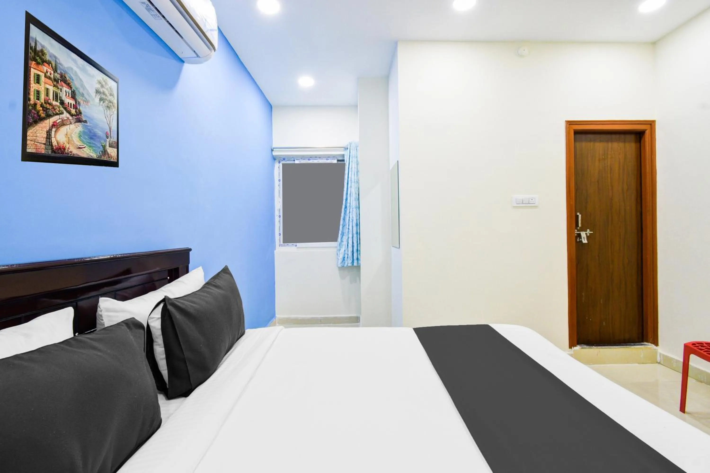 Bedroom, Bed in Hotel O by OYO Royal Stay Luxury Rooms