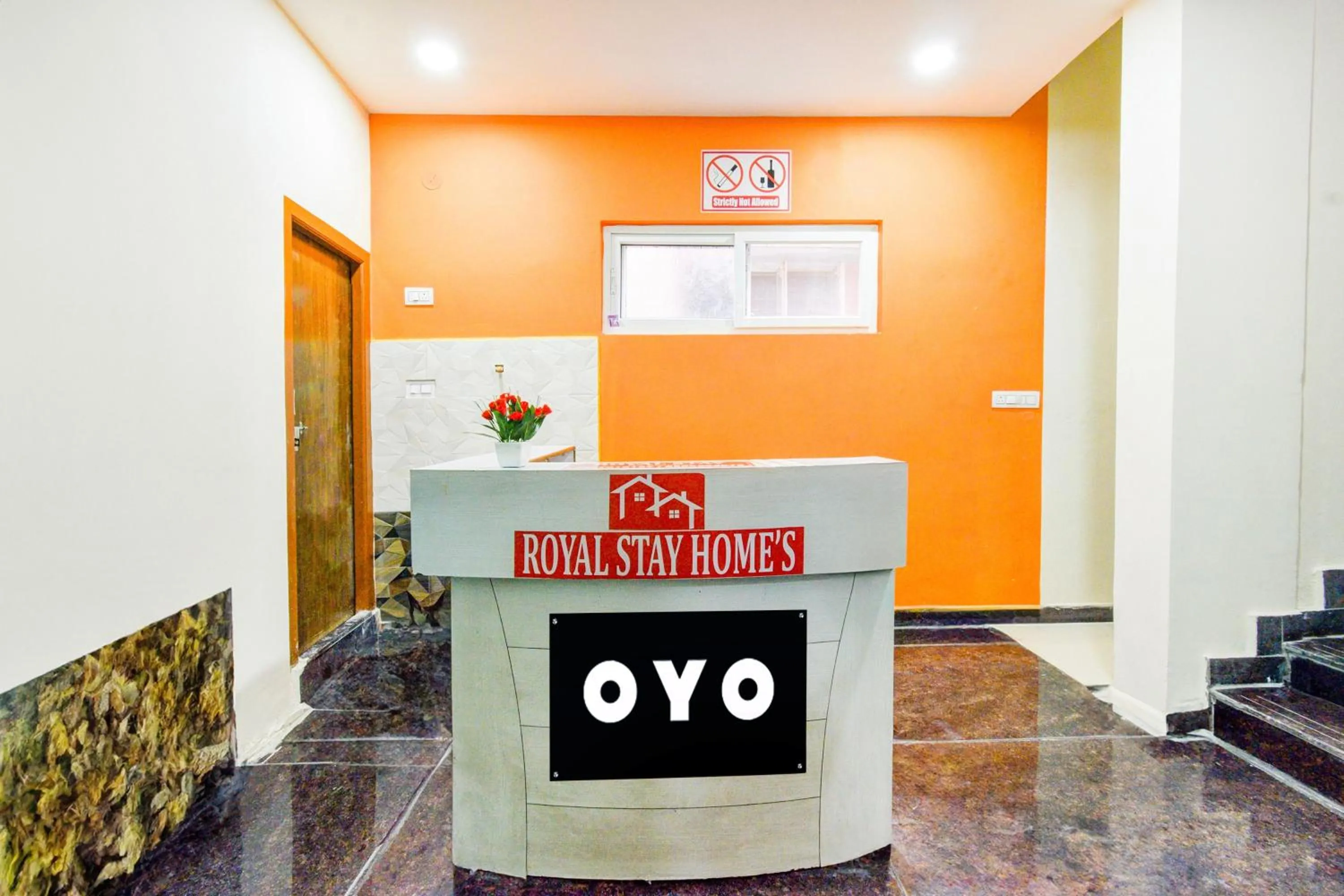 Lobby or reception in Hotel O by OYO Royal Stay Luxury Rooms