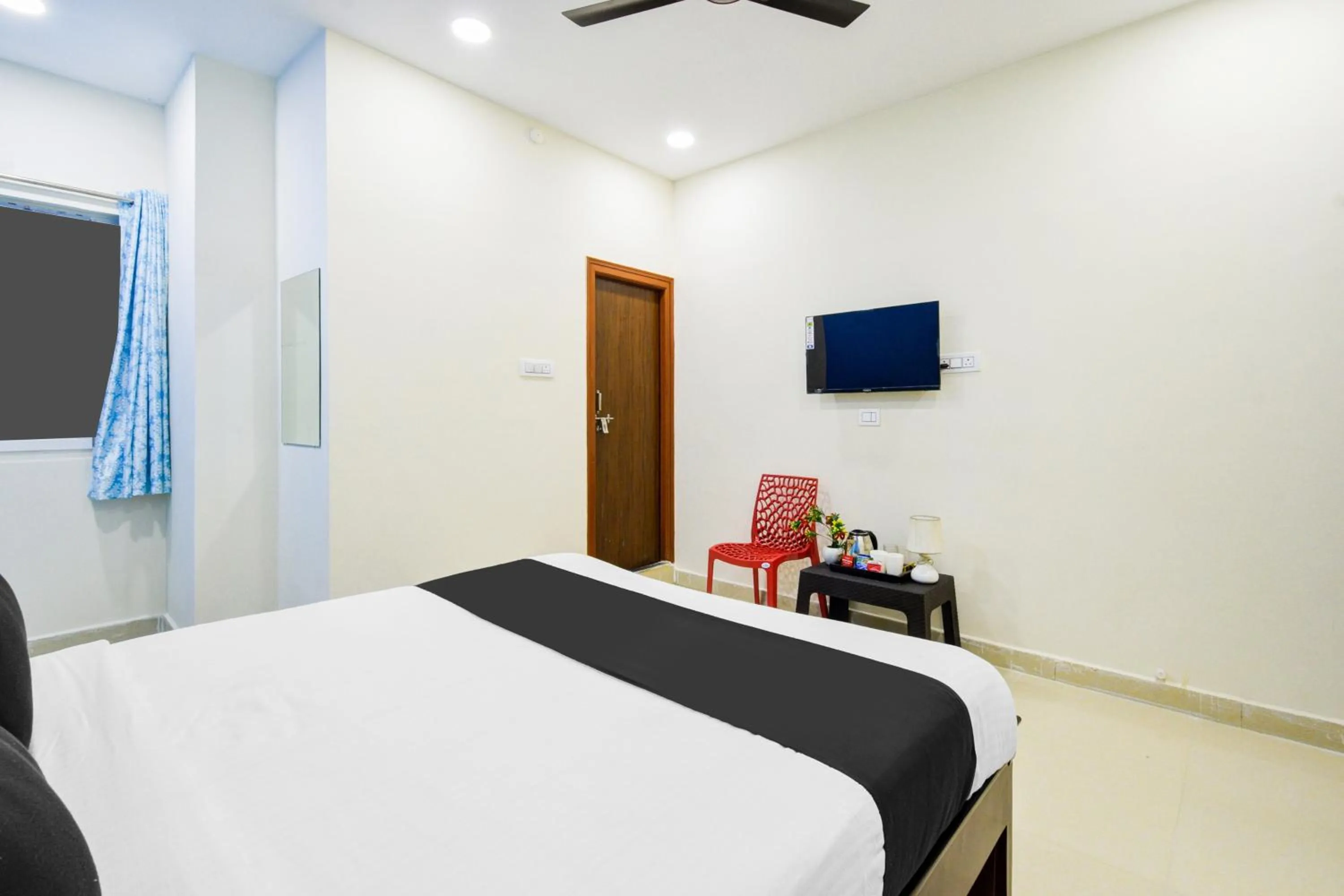 Bedroom, Bed in Hotel O by OYO Royal Stay Luxury Rooms