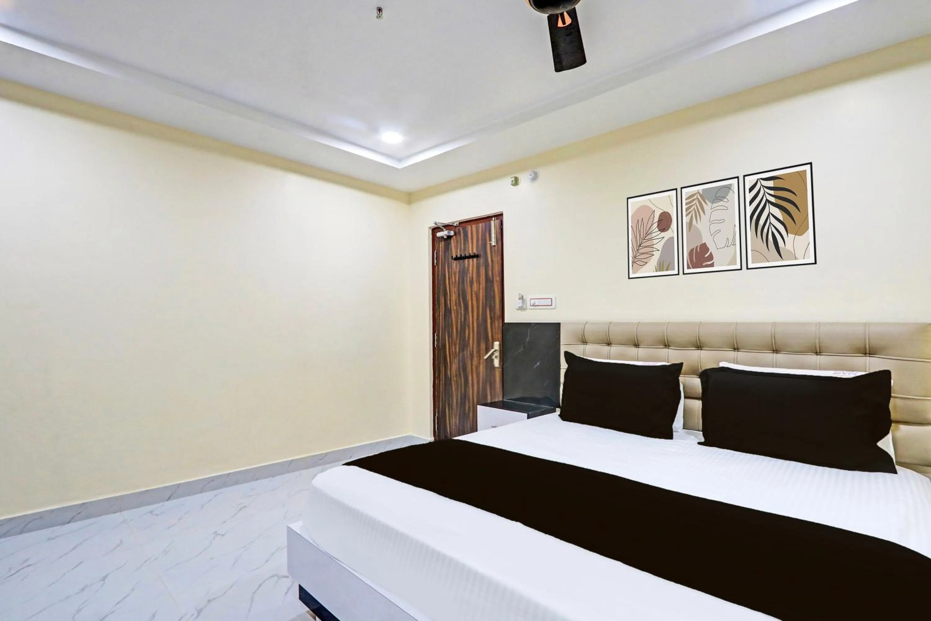 Bedroom in Super Hotel O SRI VISHNU RESIDENCY
