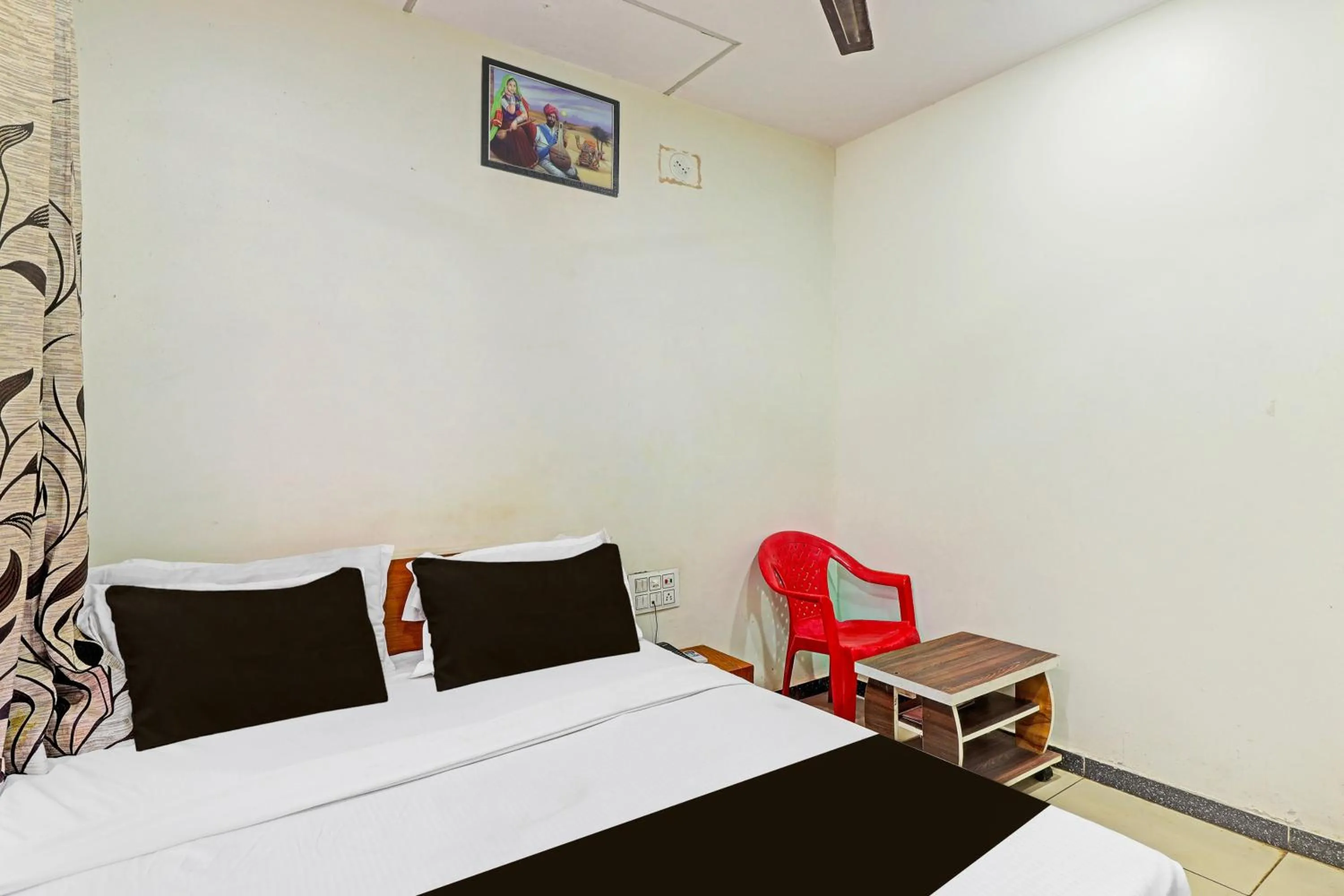 Bedroom, Bed in hotel O kalyan