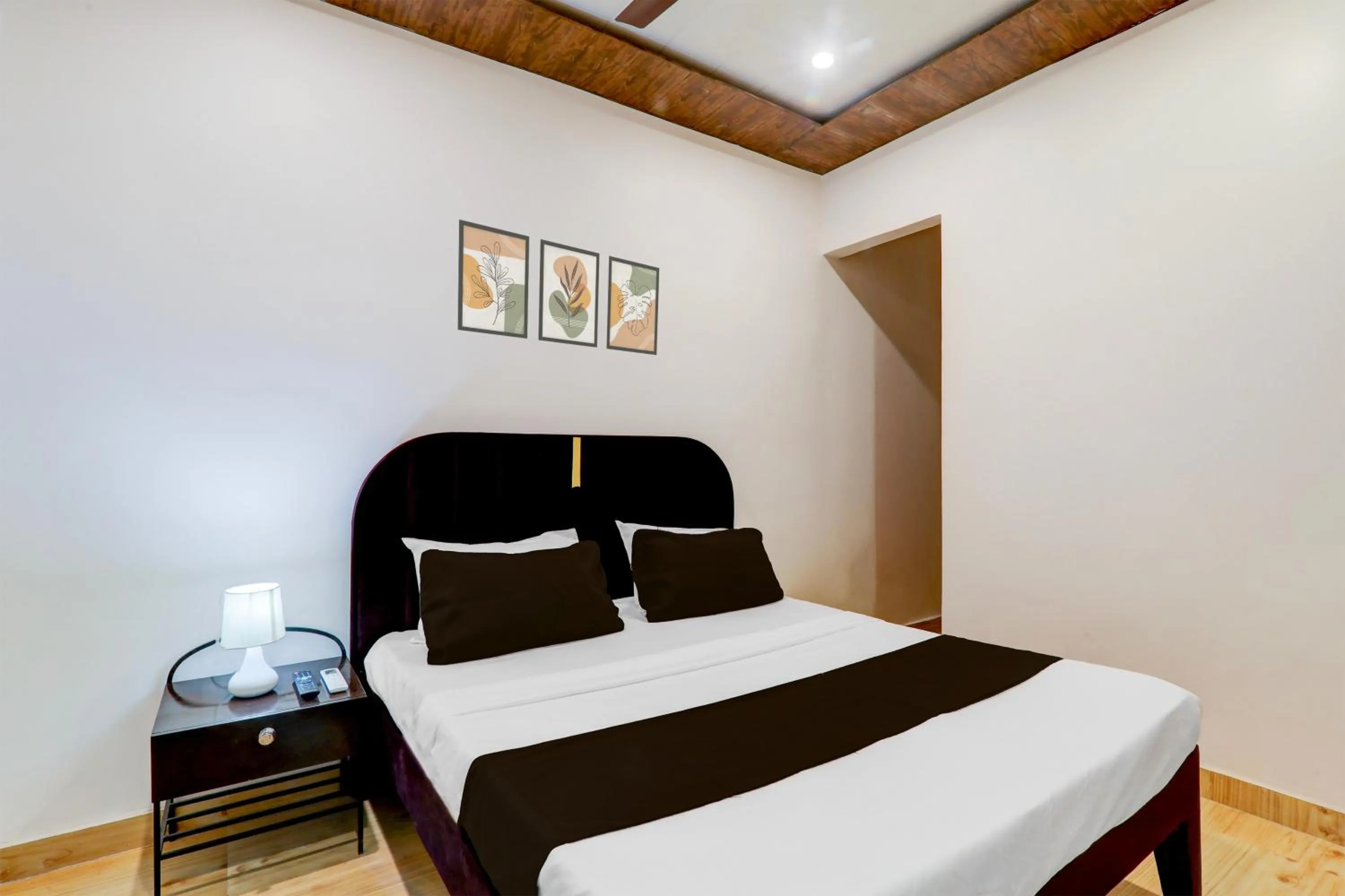 Bedroom, Bed in Super Hotel O Aastha Inn