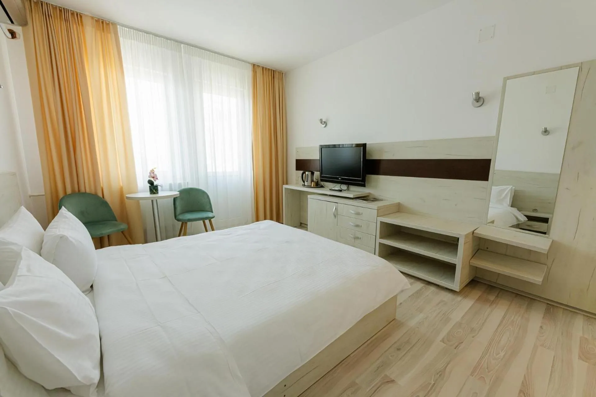 Bedroom, Bed in Hotel Sport B90