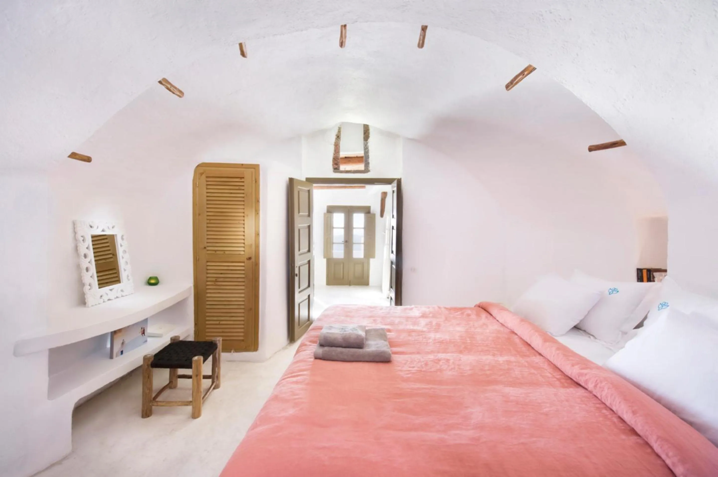 Bedroom, Bed in Sophia Luxury Suites