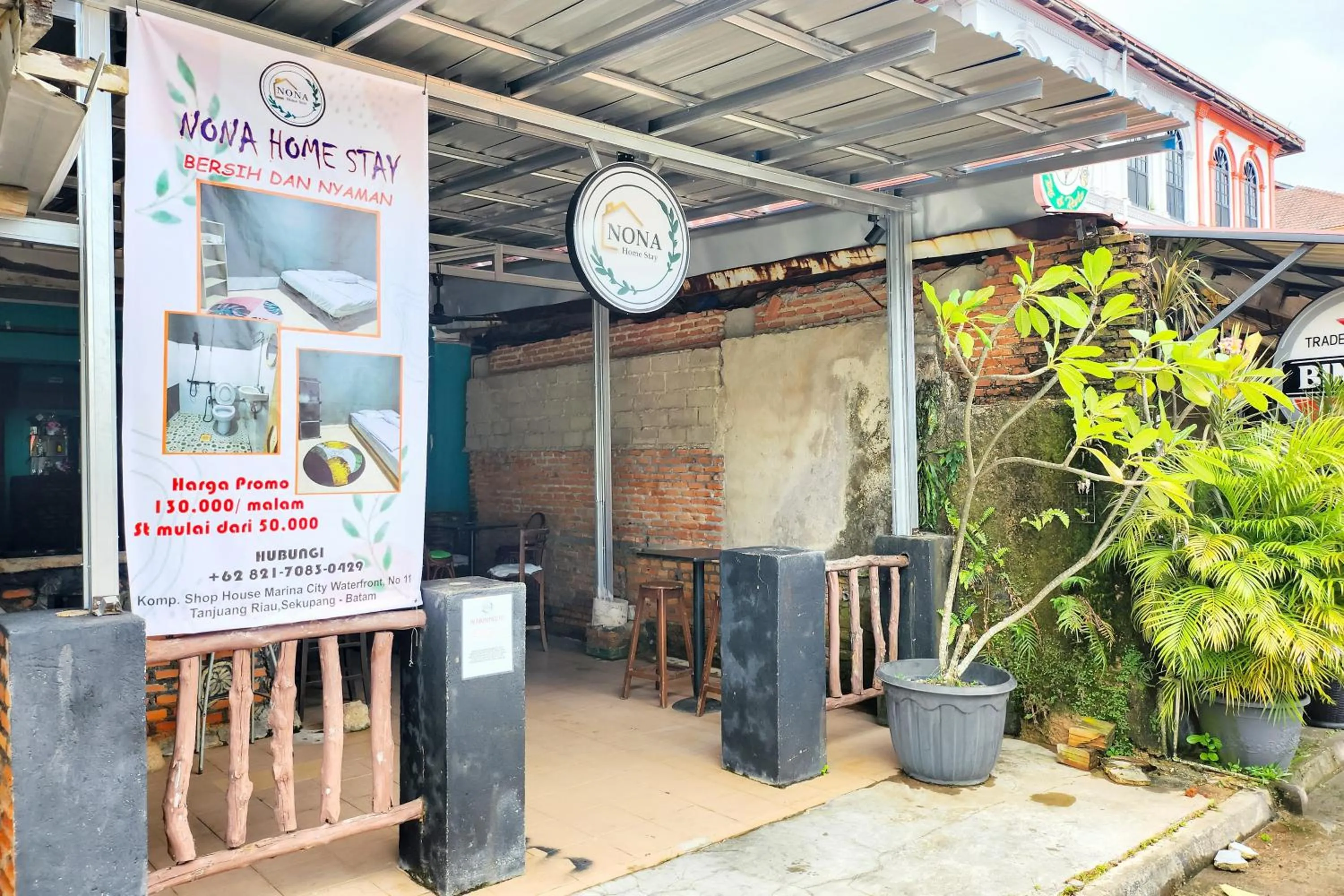 Facade/entrance in RedDoorz at Marina City Waterfront