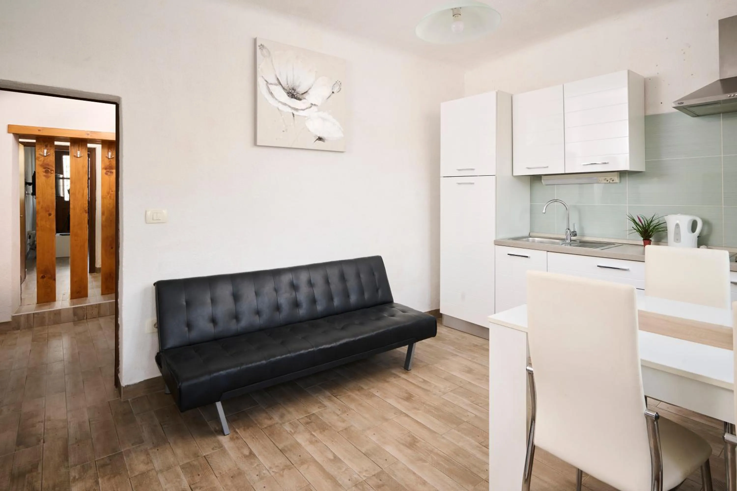 Kitchen or kitchenette in Apartman Ana