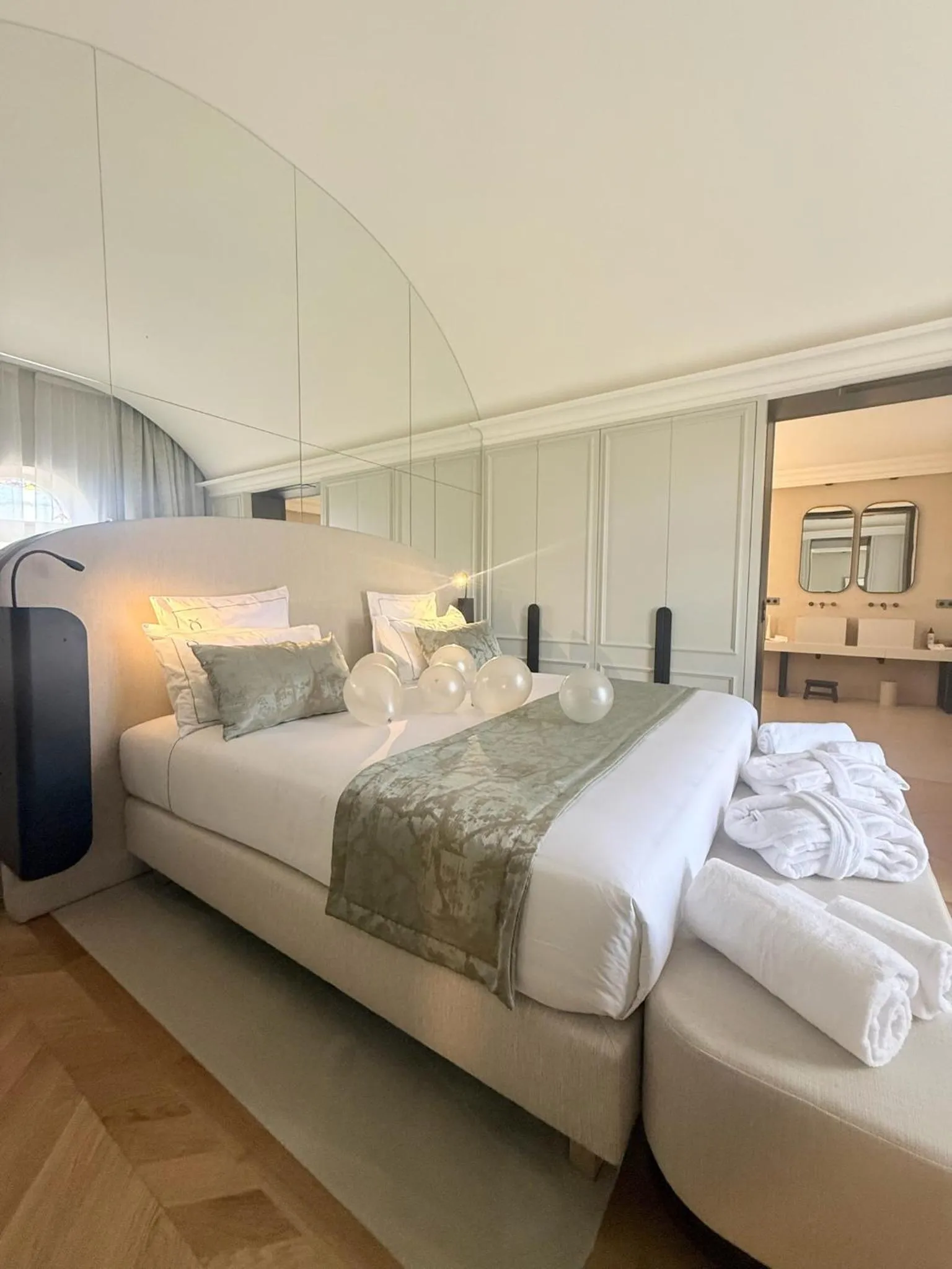 Bedroom, Bed in Chateau Pimo