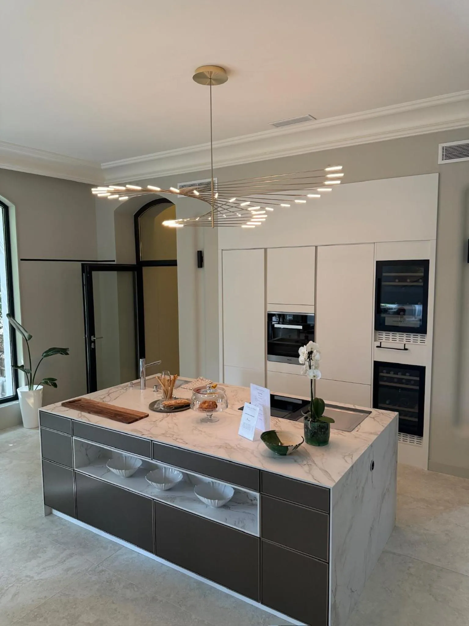 Property building in Chateau Pimo