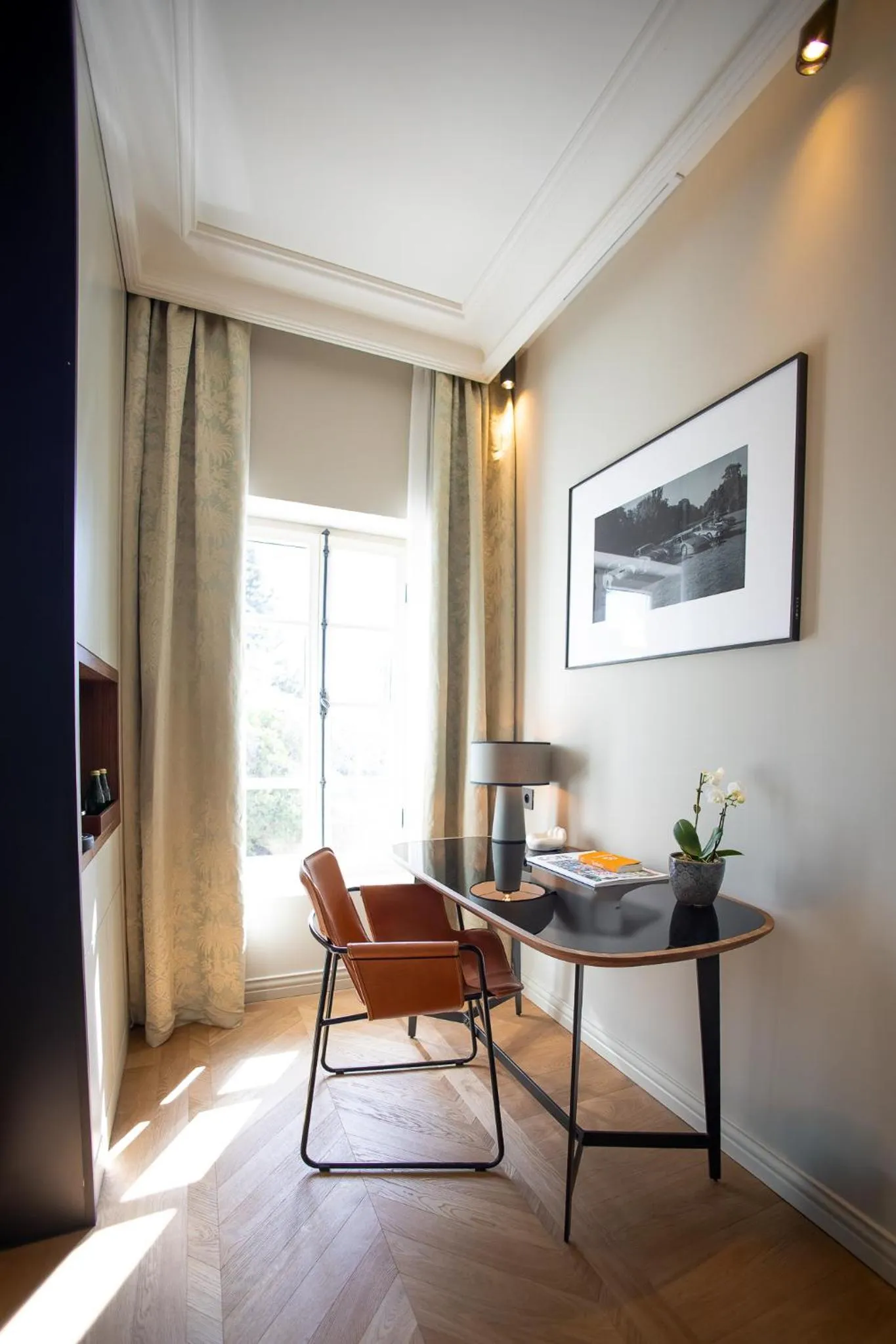 Seating area in Chateau Pimo