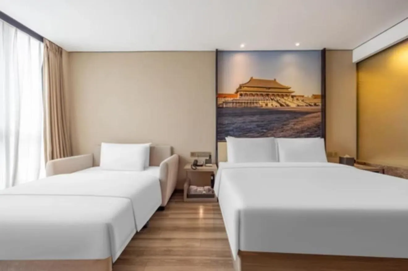 Photo of the whole room, Bed in Atour Hotel Beijing West Railway Station South Square