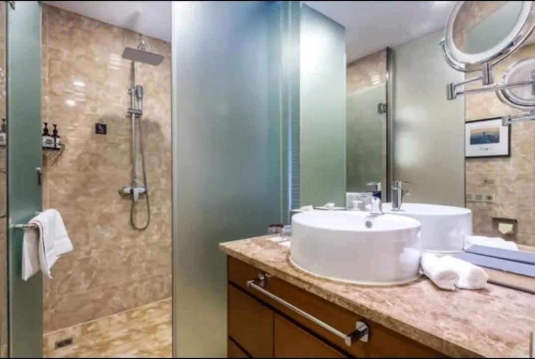 Shower in Atour Hotel Beijing West Railway Station South Square