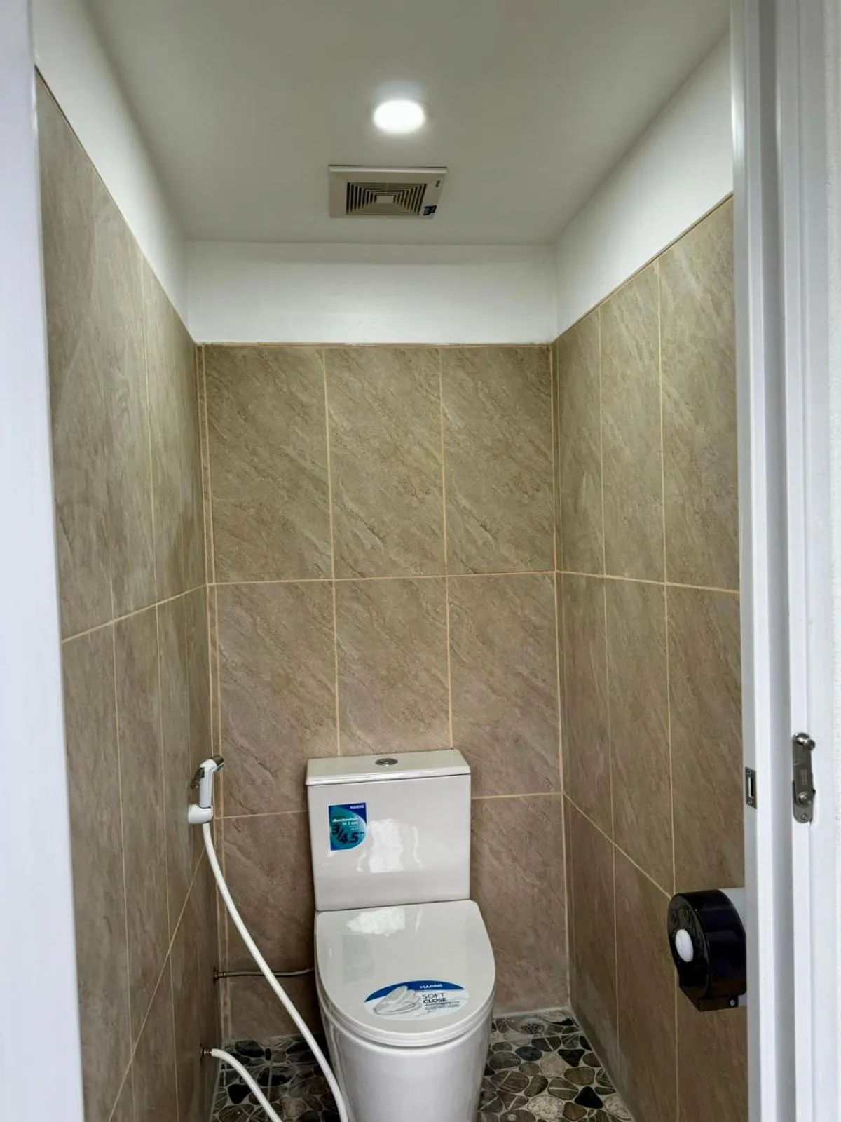 Toilet in Comfy Crib Hostel 2