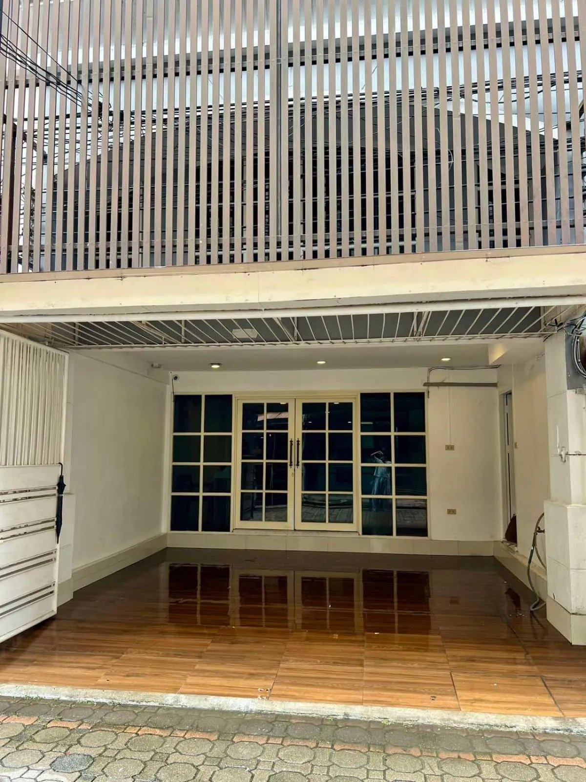 Property building in Comfy Crib Hostel 2