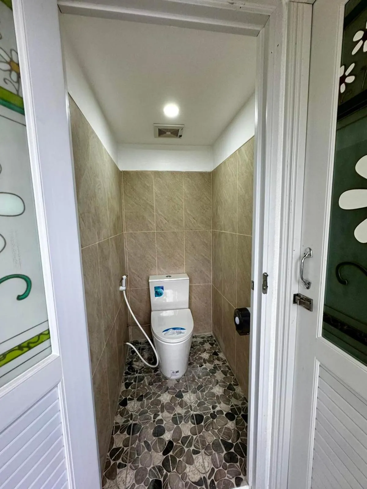 Toilet in Comfy Crib Hostel 2