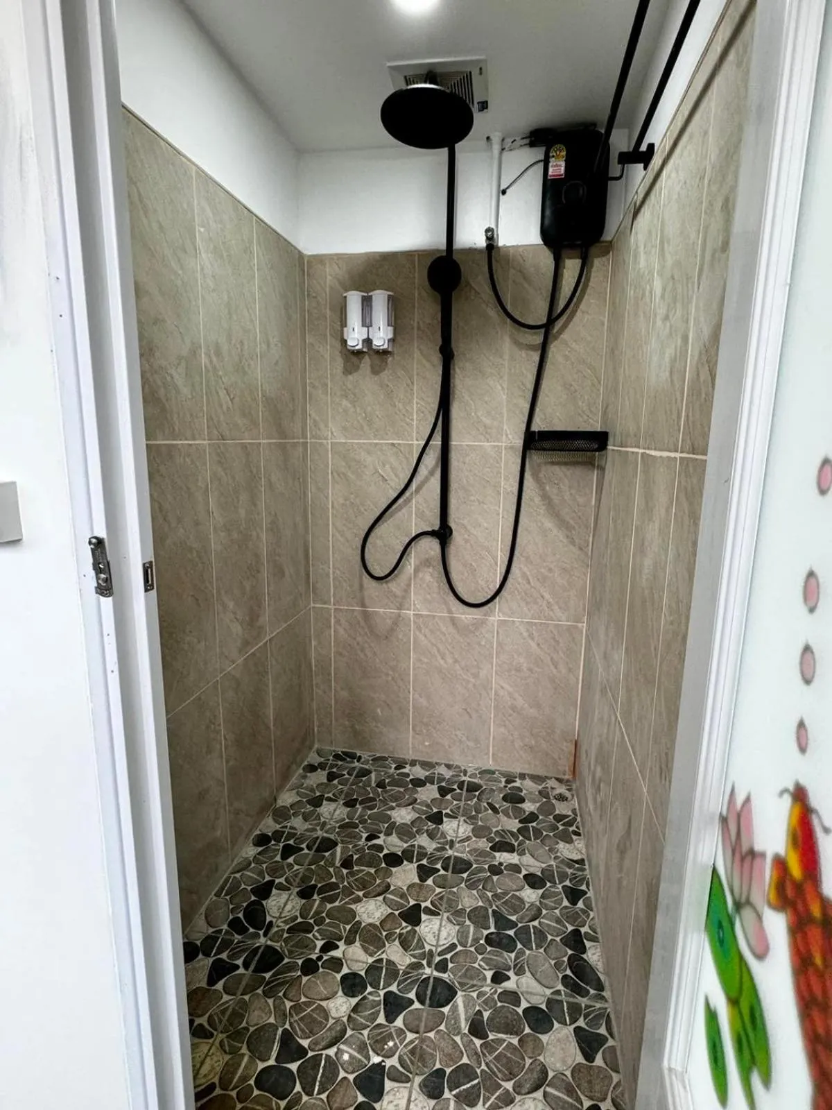 Shower in Comfy Crib Hostel 2
