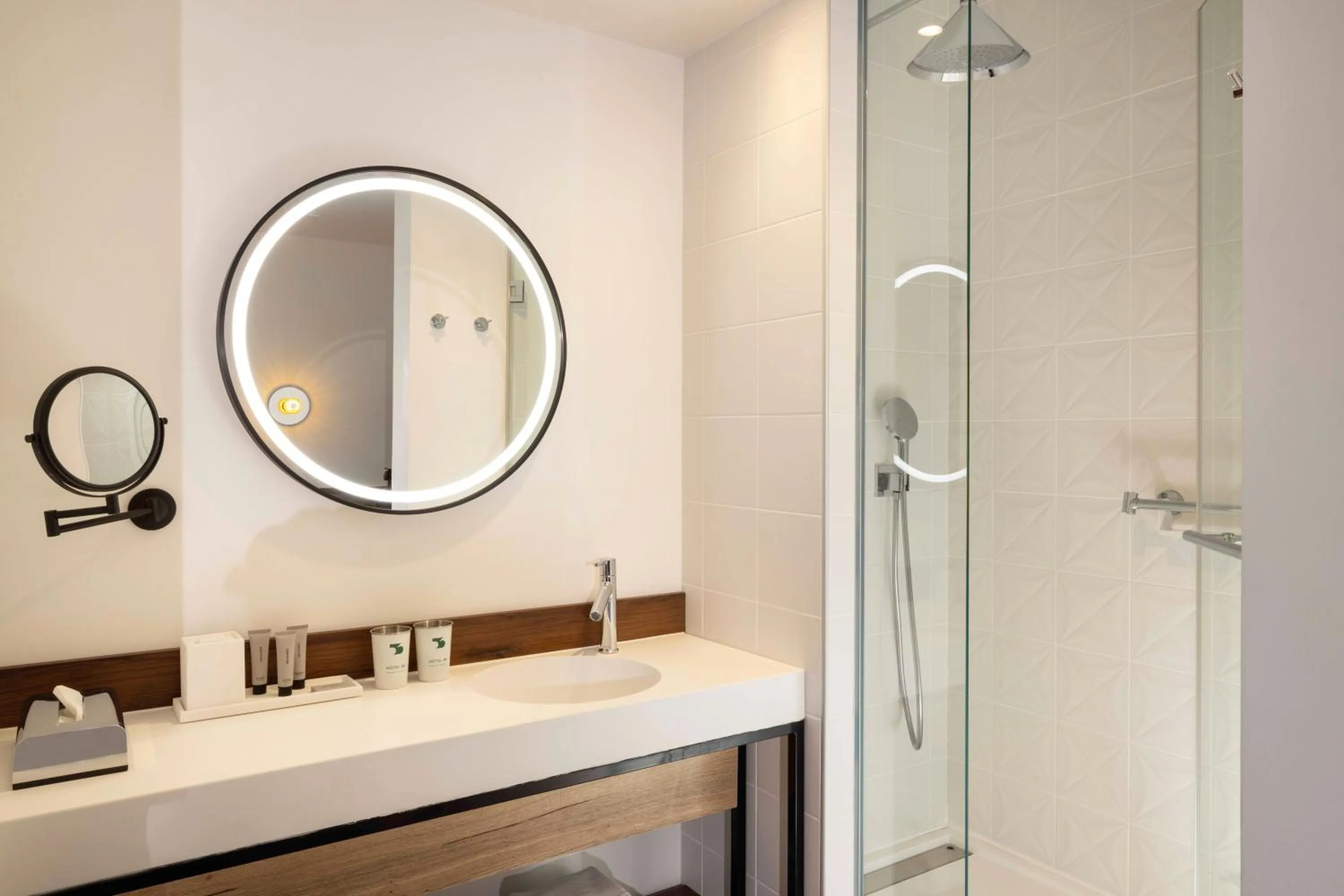 Bathroom in Hôtel 56 - Bordeaux Centre Gare Saint Jean