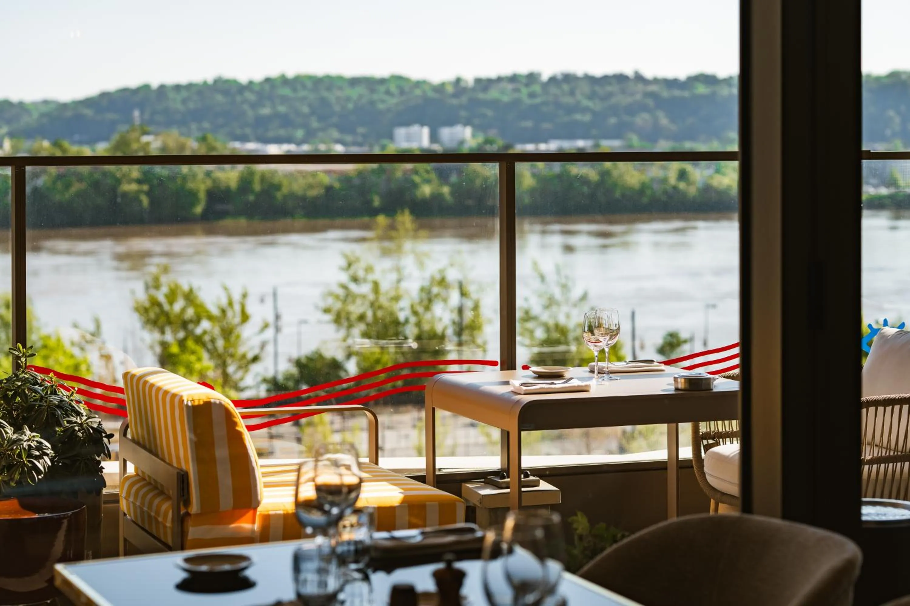 Restaurant/places to eat in Hôtel 56 - Bordeaux Centre Gare Saint Jean