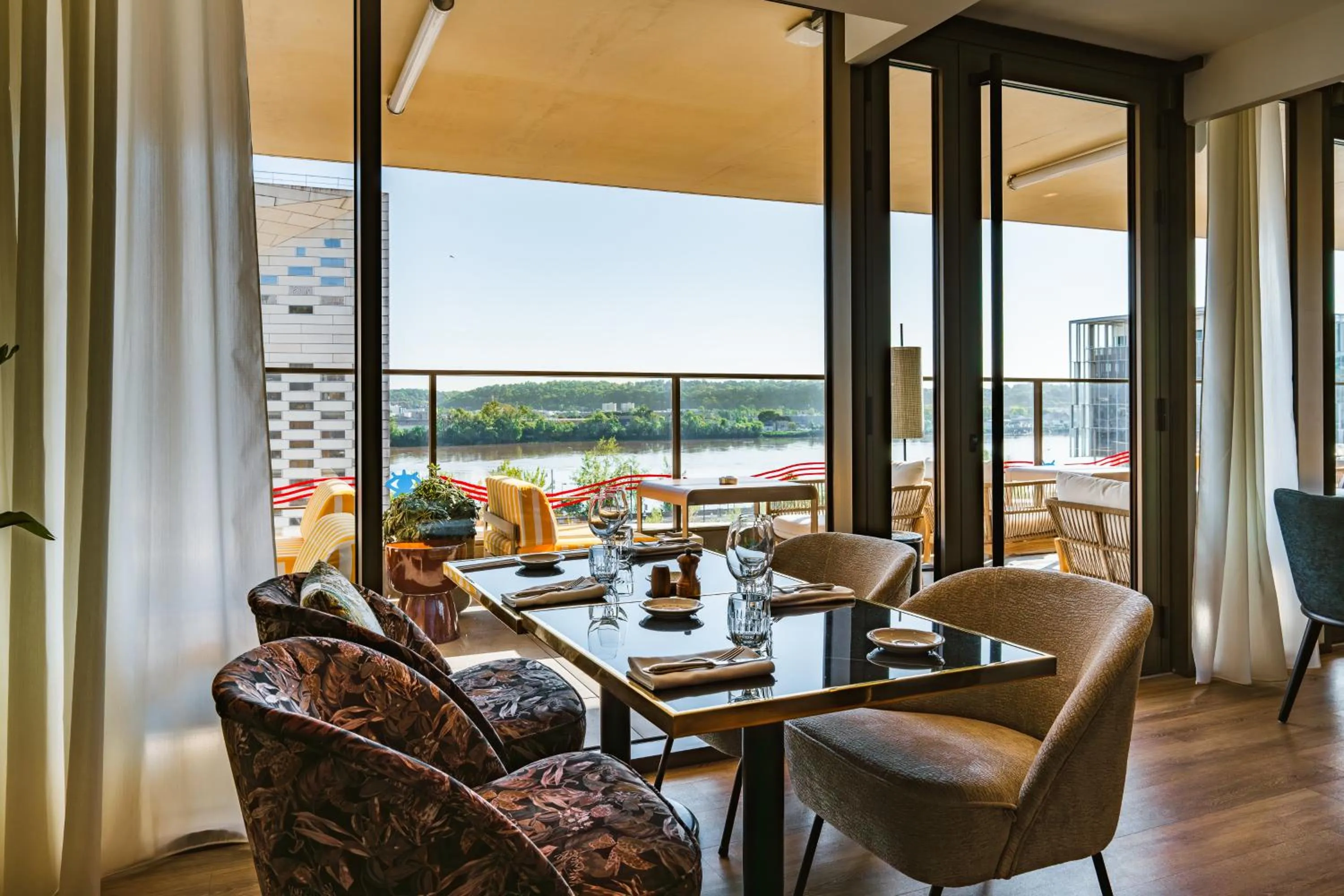 Restaurant/places to eat in Hôtel 56 - Bordeaux Centre Gare Saint Jean