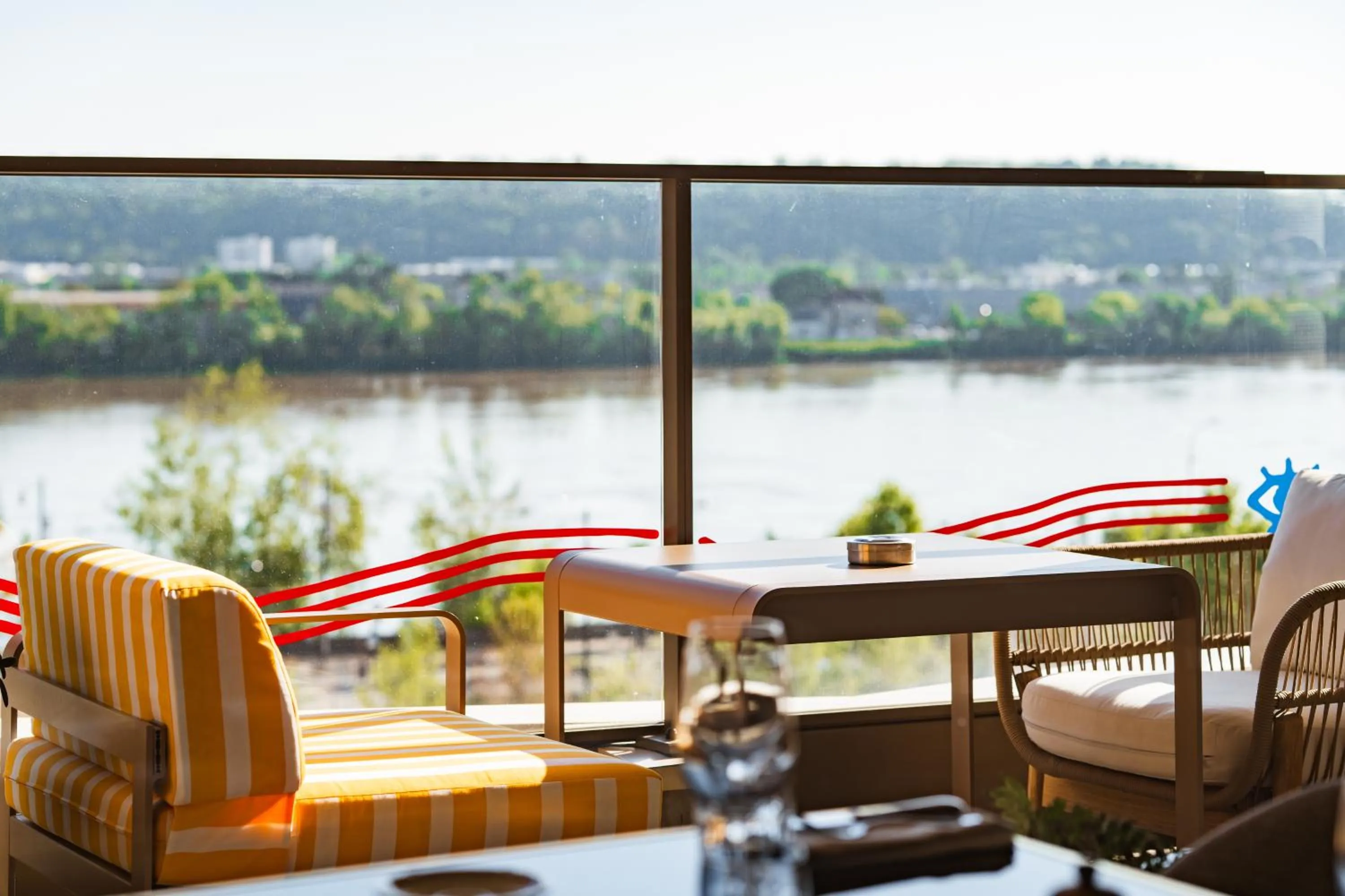 Restaurant/places to eat in Hôtel 56 - Bordeaux Centre Gare Saint Jean