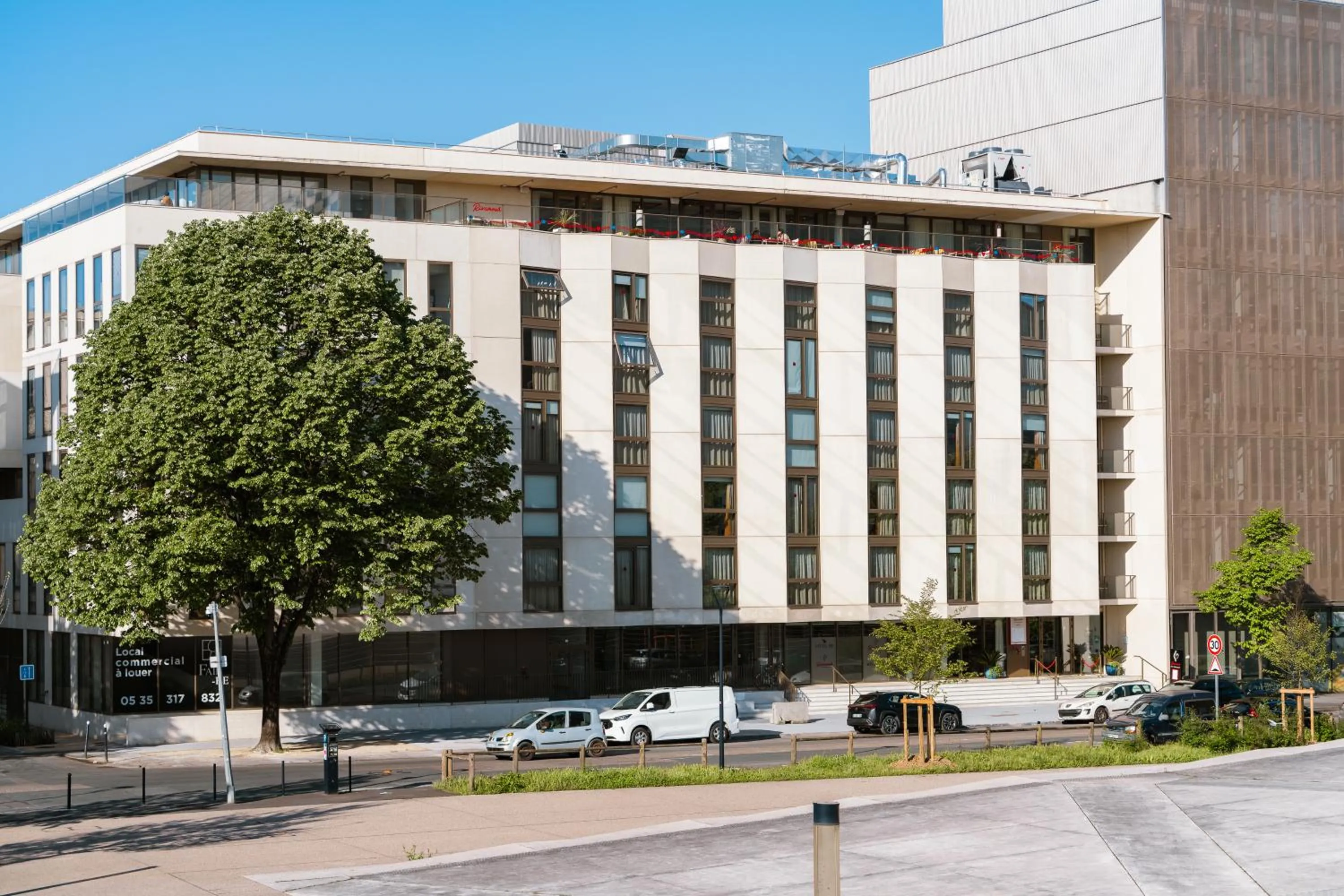 Property building in Hôtel 56 - Bordeaux Centre Gare Saint Jean