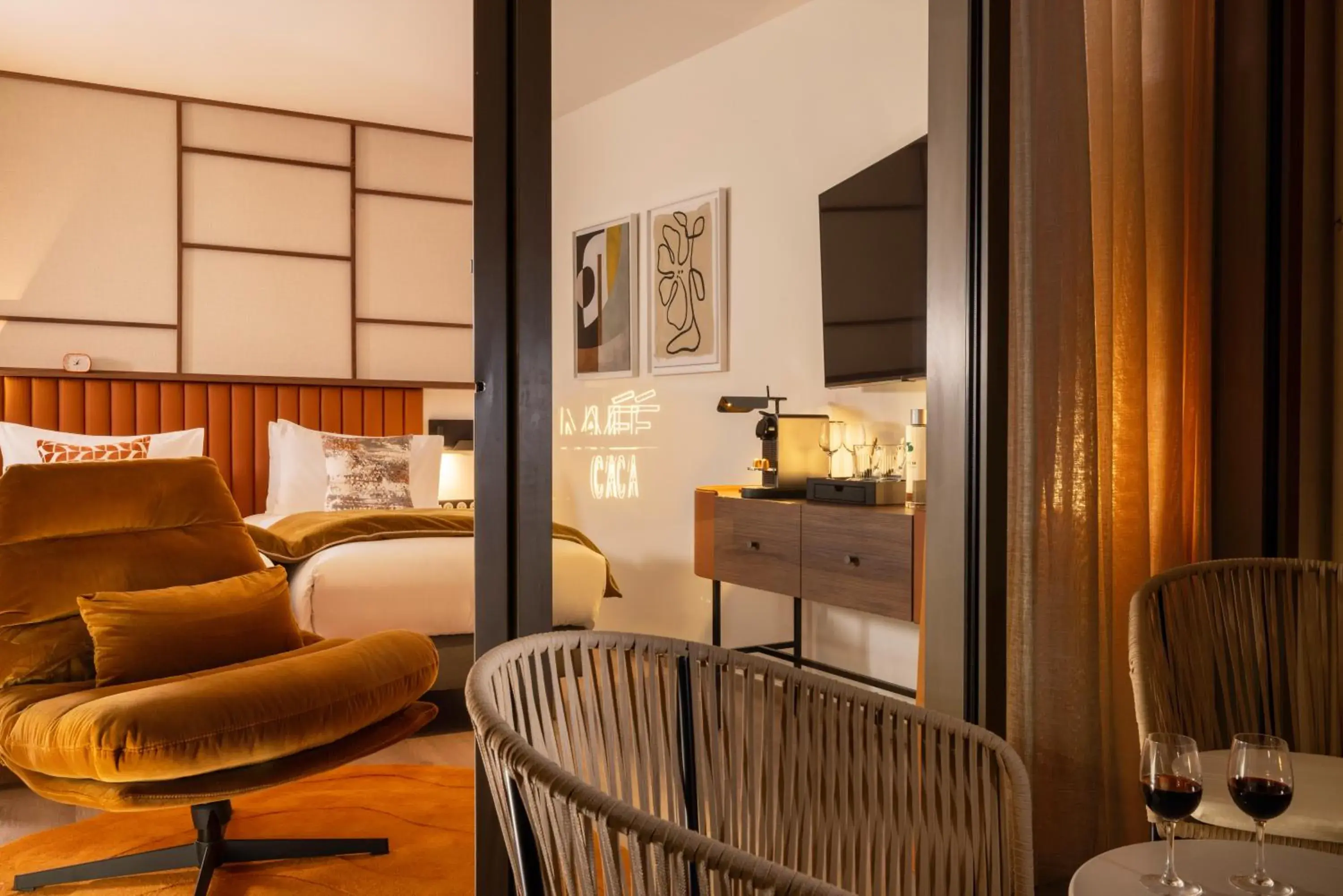 Double Room with Balcony in Hôtel 56 - Bordeaux Centre Gare Saint Jean Double Room with Balcony in Hôtel 56 - Bordeaux Centre Gare Saint Jean