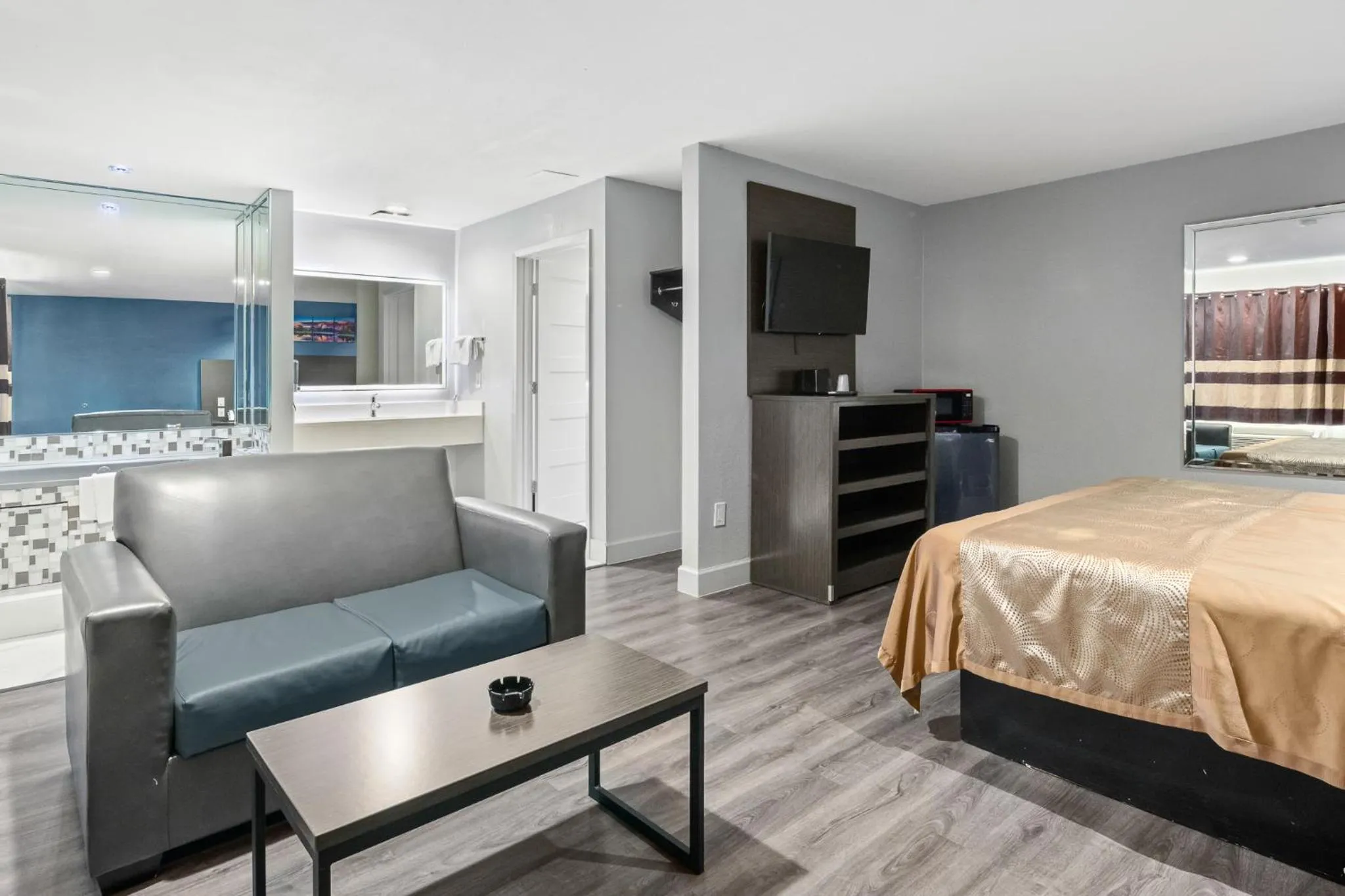 Bed in Moonlight Inn - Houston I-45 & Airline