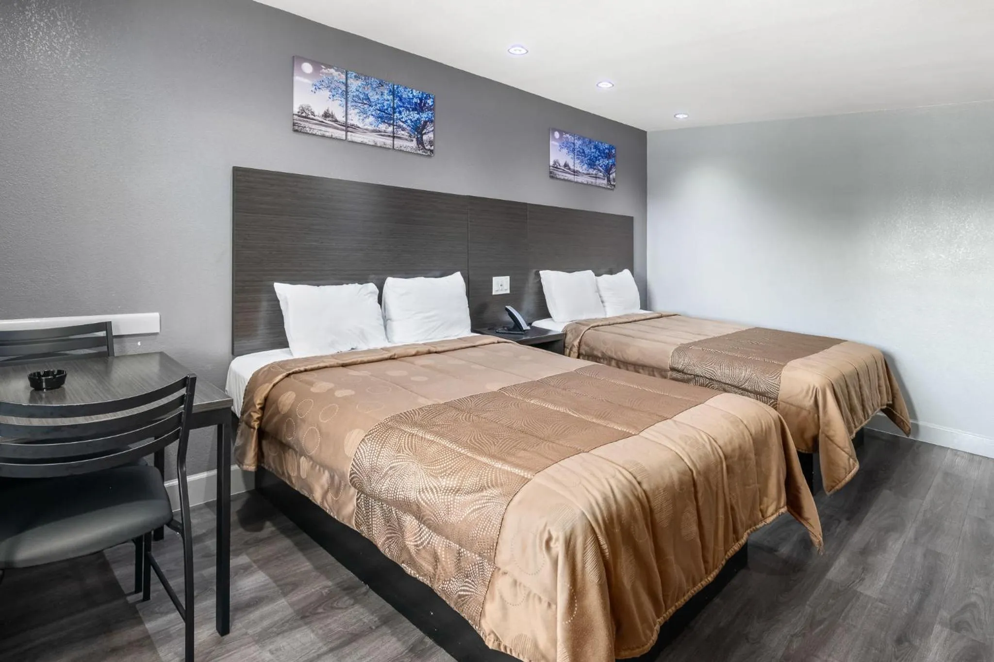 Bed in Moonlight Inn - Houston I-45 & Airline