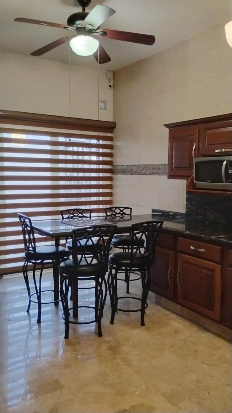 Communal kitchen in Cumbresuites