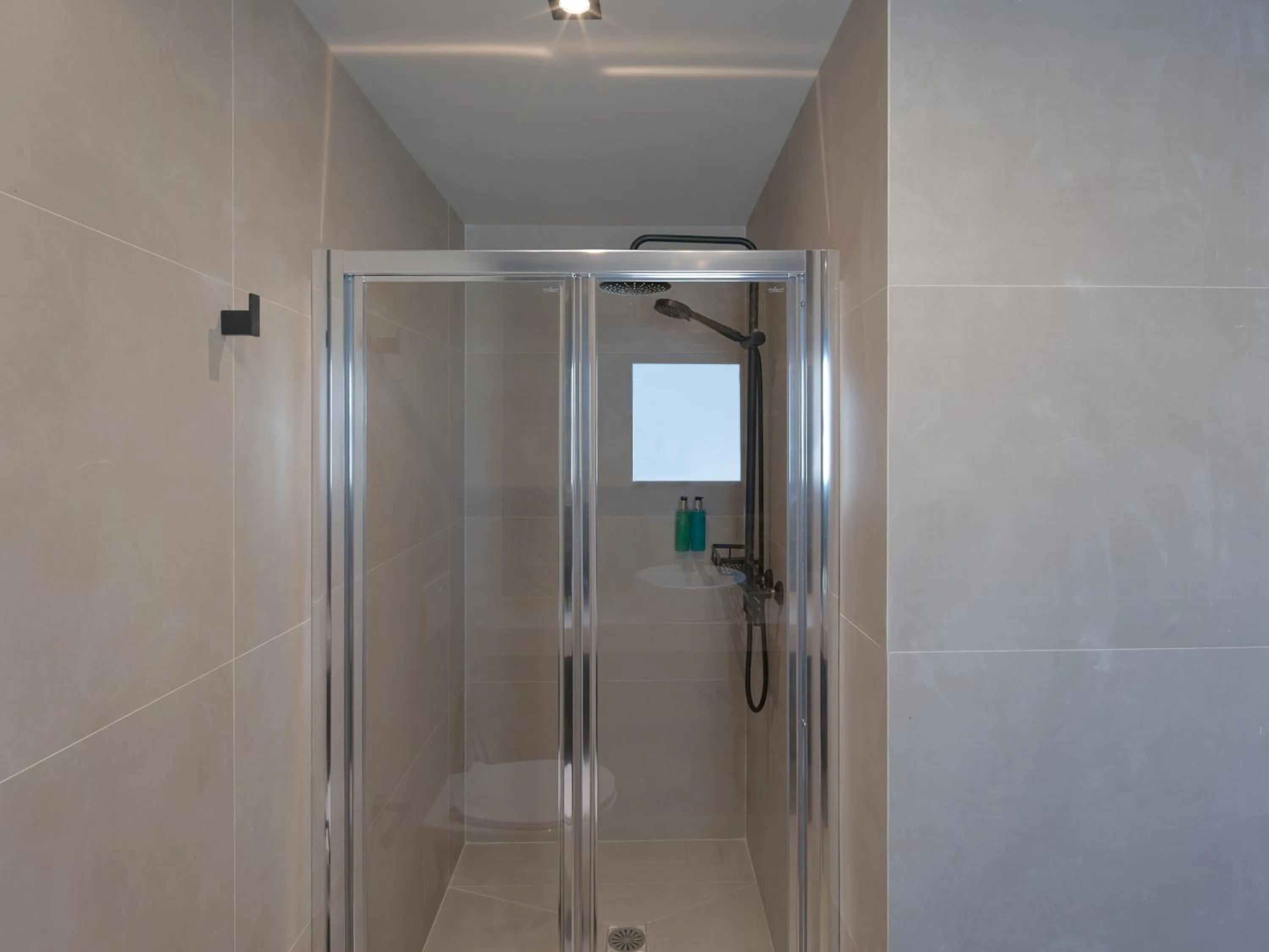 Shower in YaPe Coastal Suites at Alimos Beach