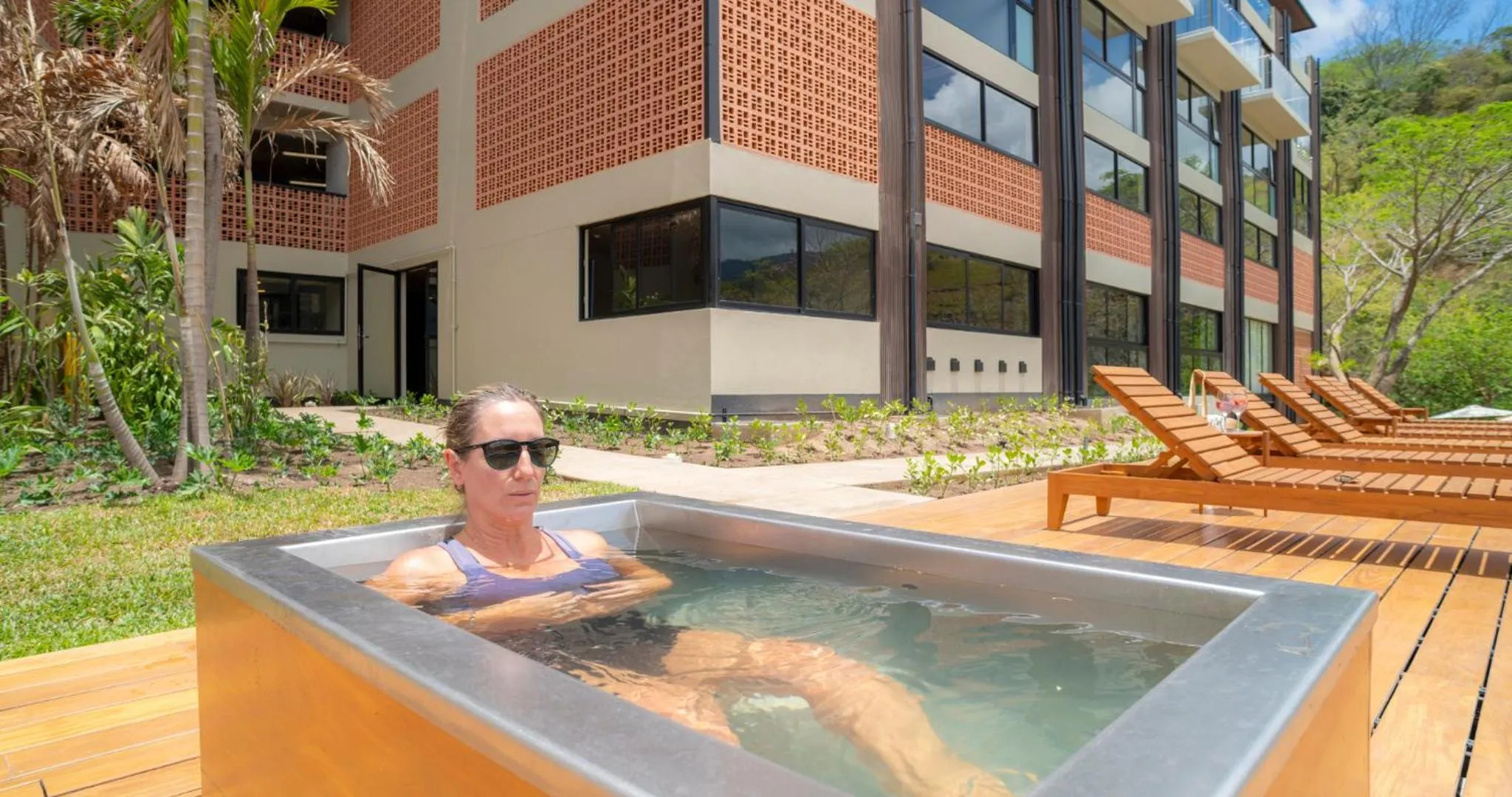 Day in BEE Suites San José - Santa Ana