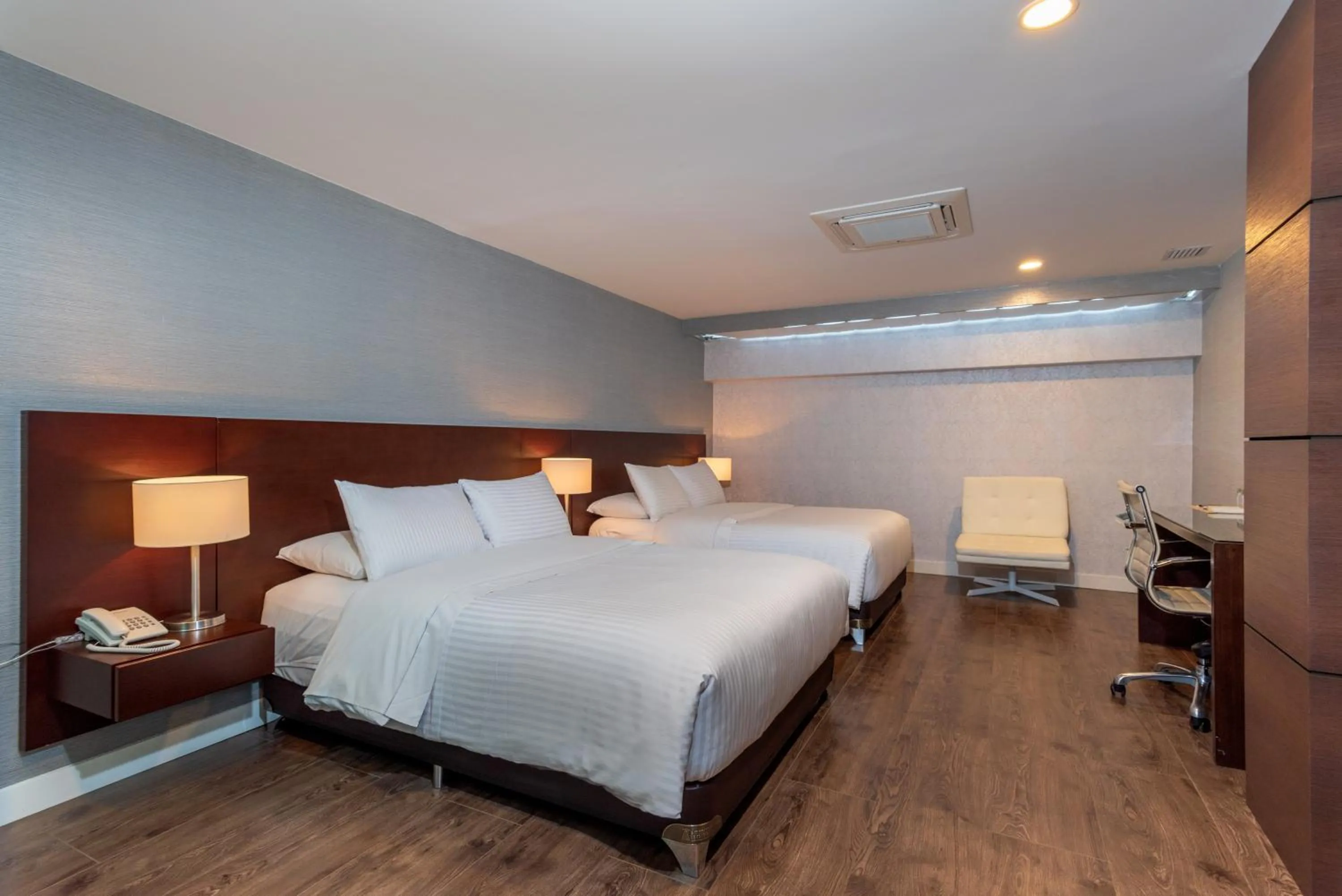 Bed in Hotel Santa Barbara Boutique