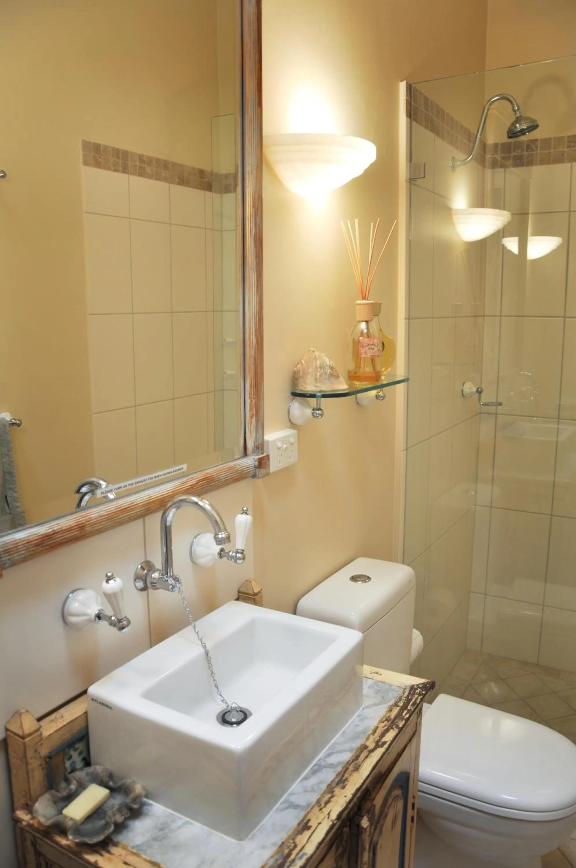 Bathroom in Athelney Cottage Bed and Breakfast